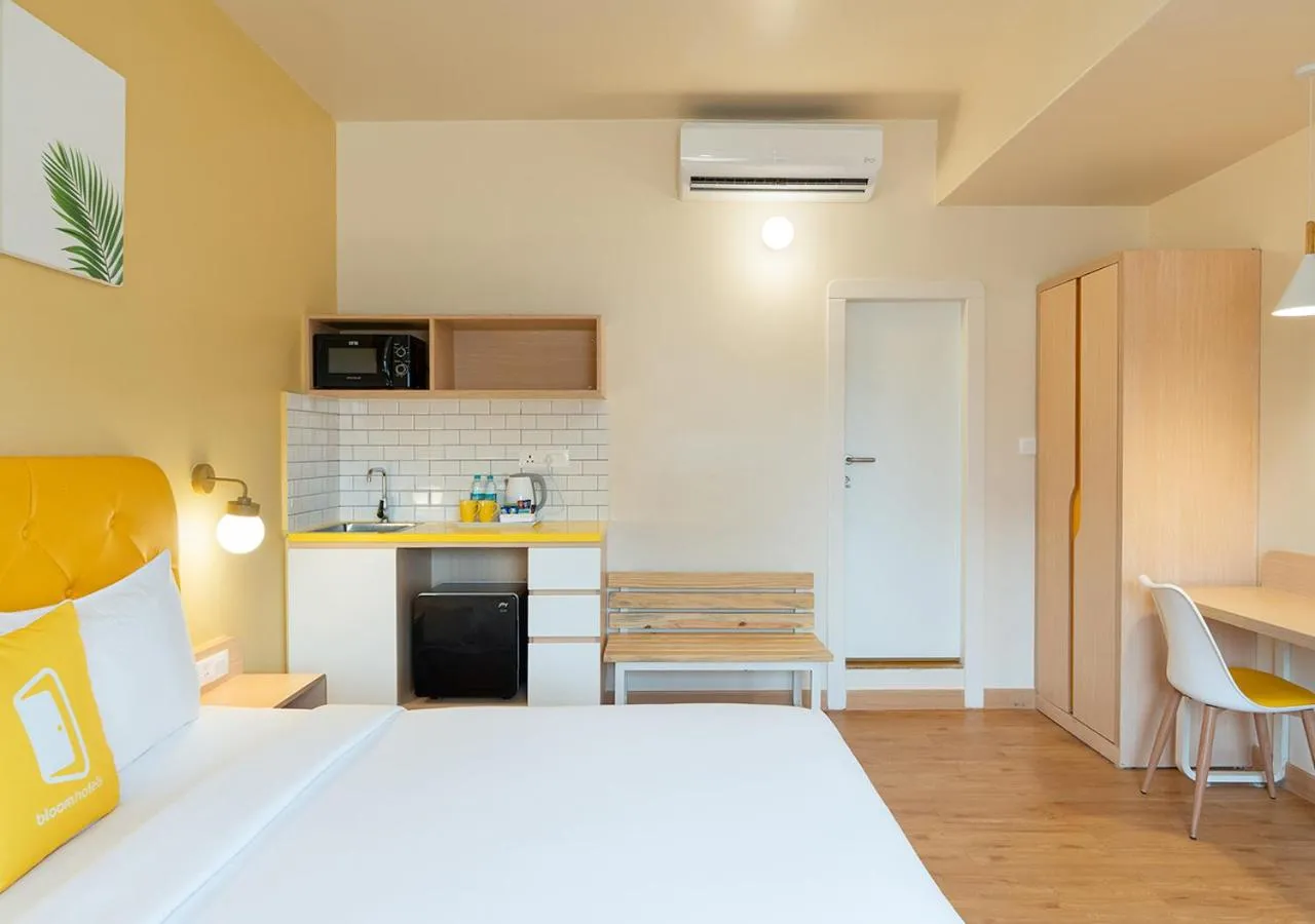 Bed in Bloom Hotel - Financial District