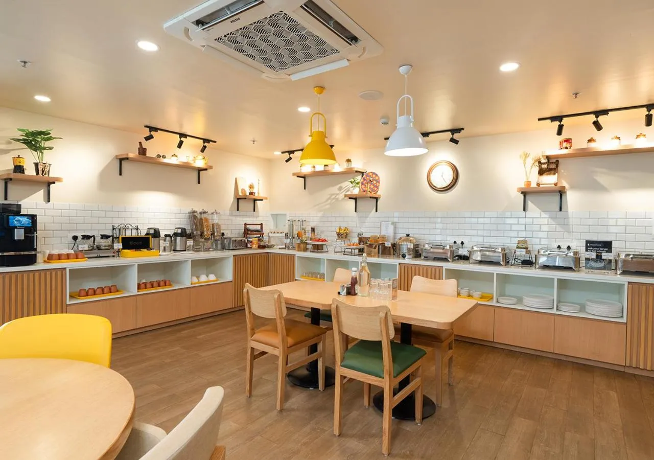 Restaurant/places to eat in Bloom Hotel - Financial District