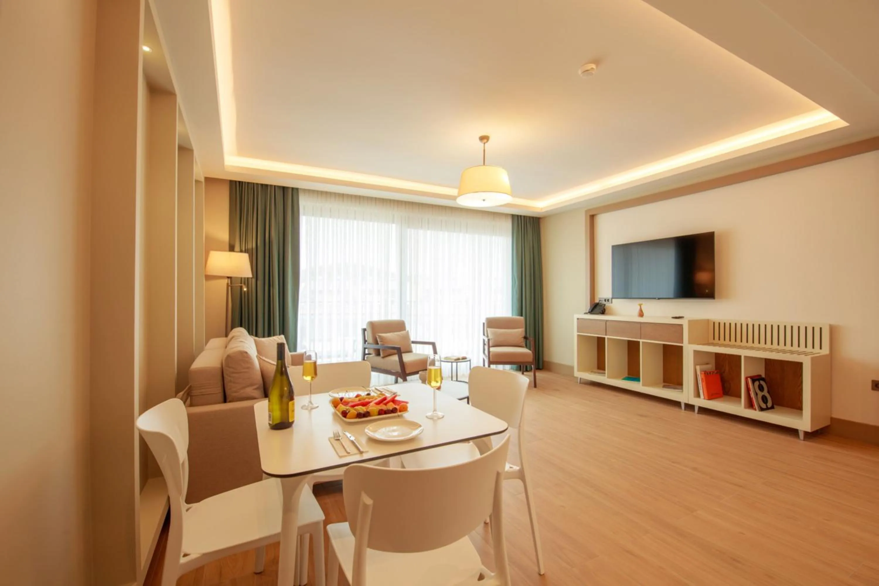 TV and multimedia in Casa Lumar Luxury Lodging- Adult Only