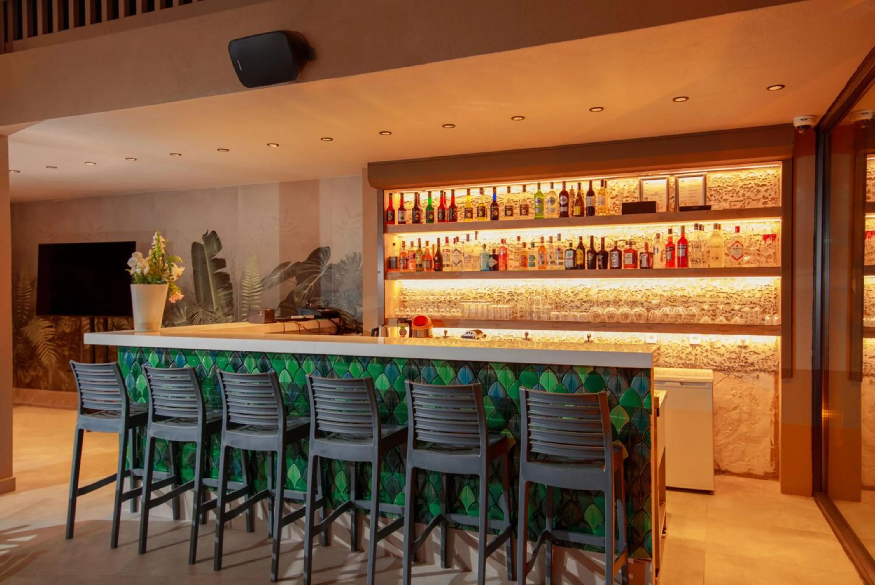 Restaurant/places to eat in Casa Lumar Luxury Lodging- Adult Only