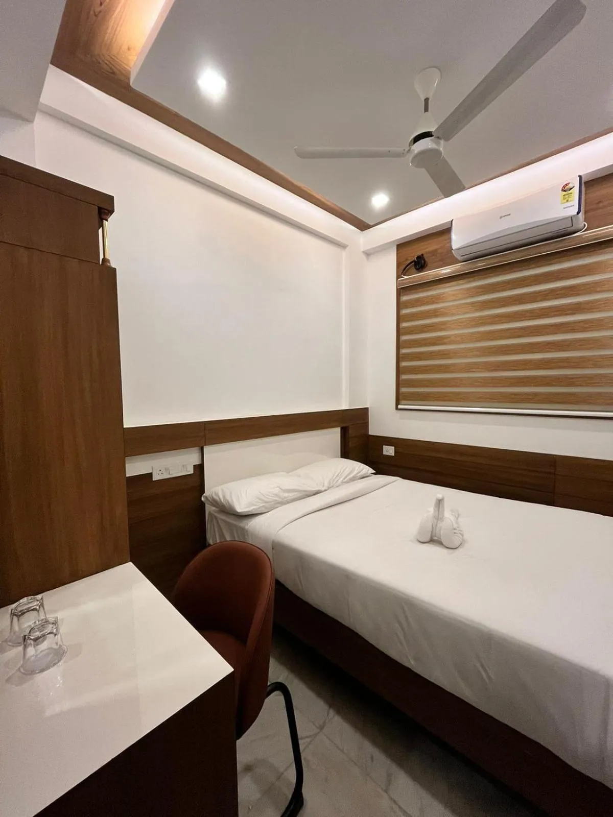 Bedroom, Bed in Welcome Hotels