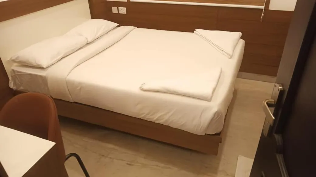 Bedroom, Bed in Welcome Hotels