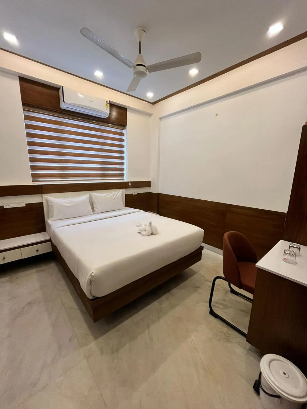 Bedroom, Bed in Welcome Hotels