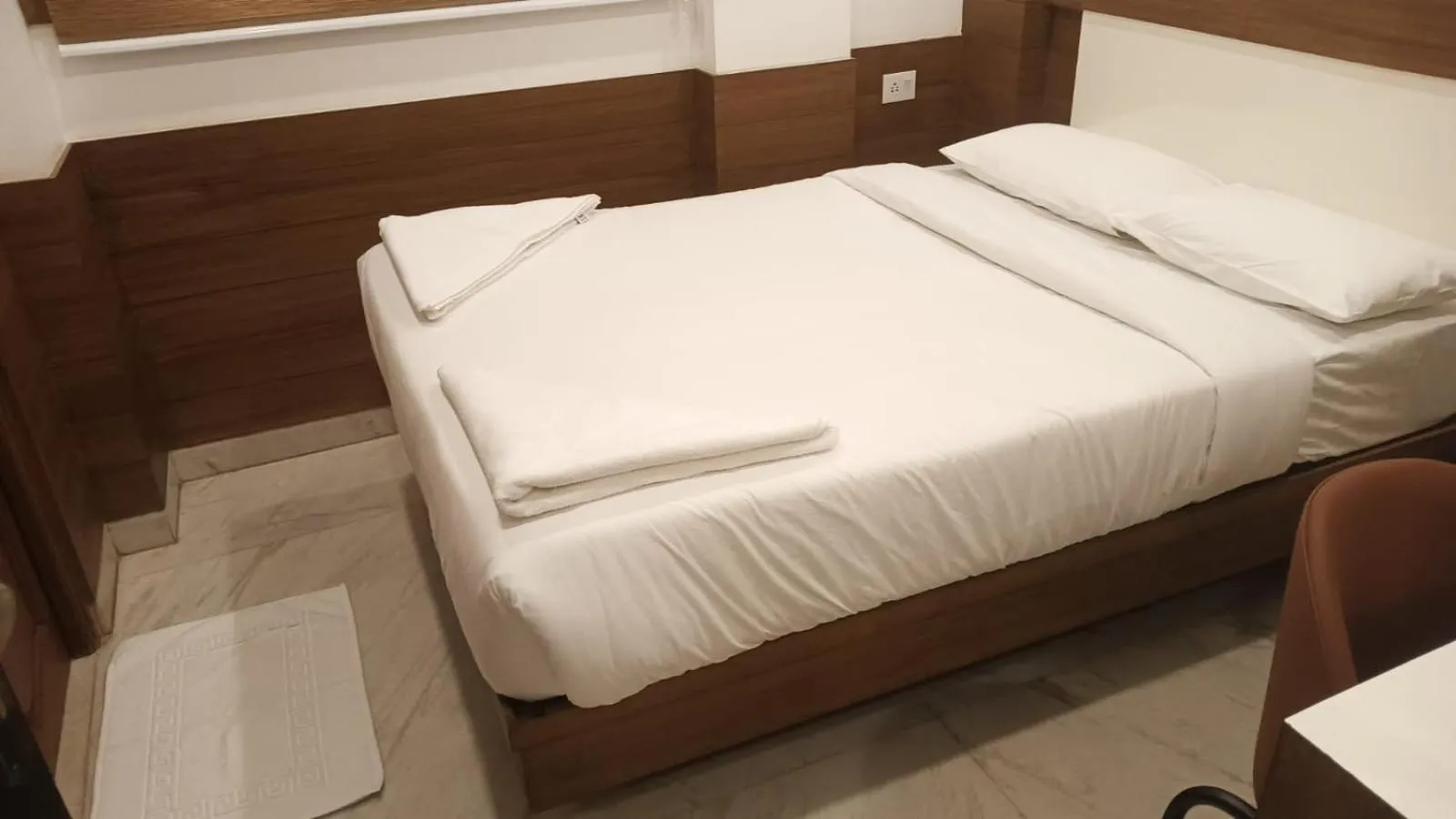 Bedroom, Bed in Welcome Hotels