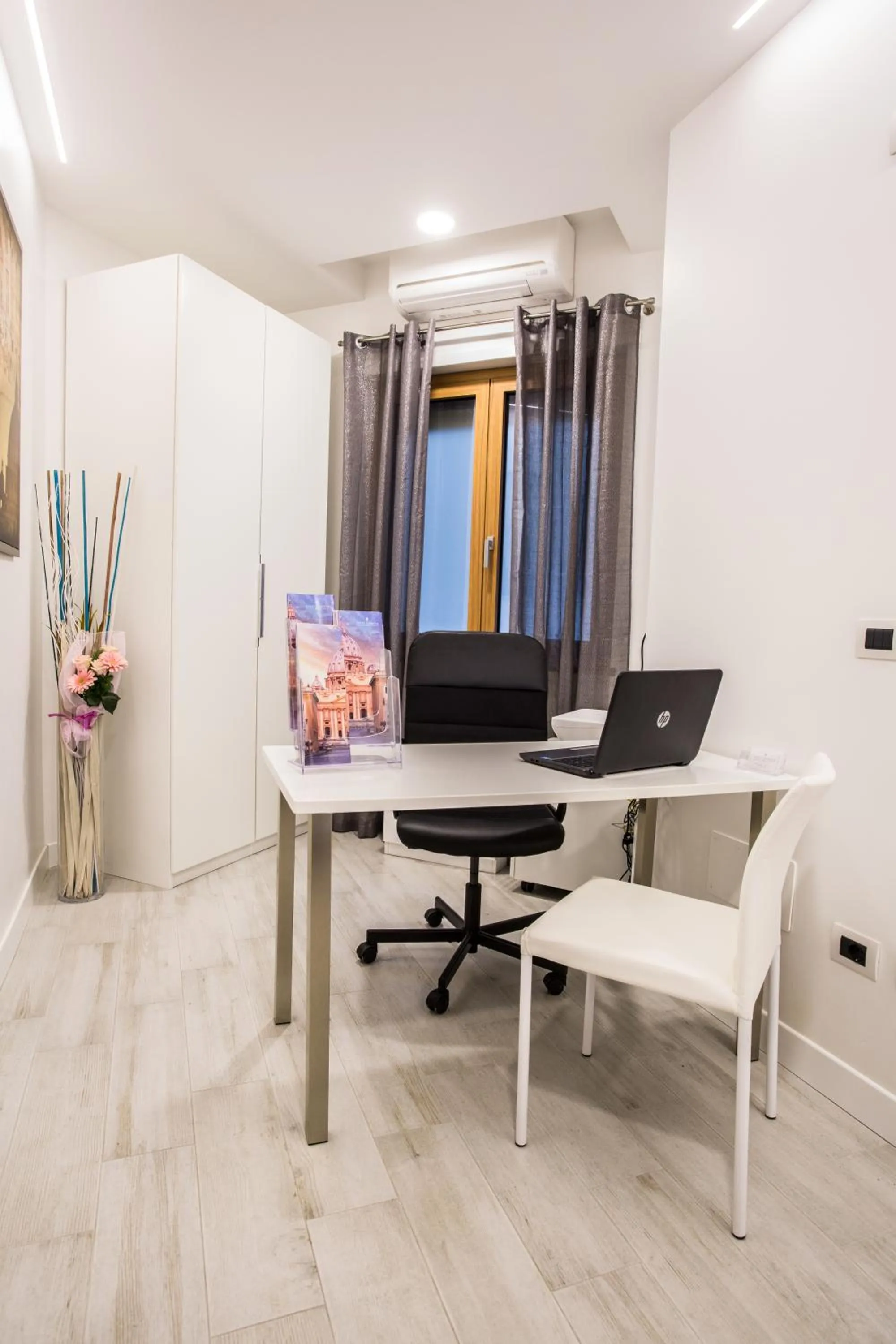 Business facilities in Valle Aurelia House