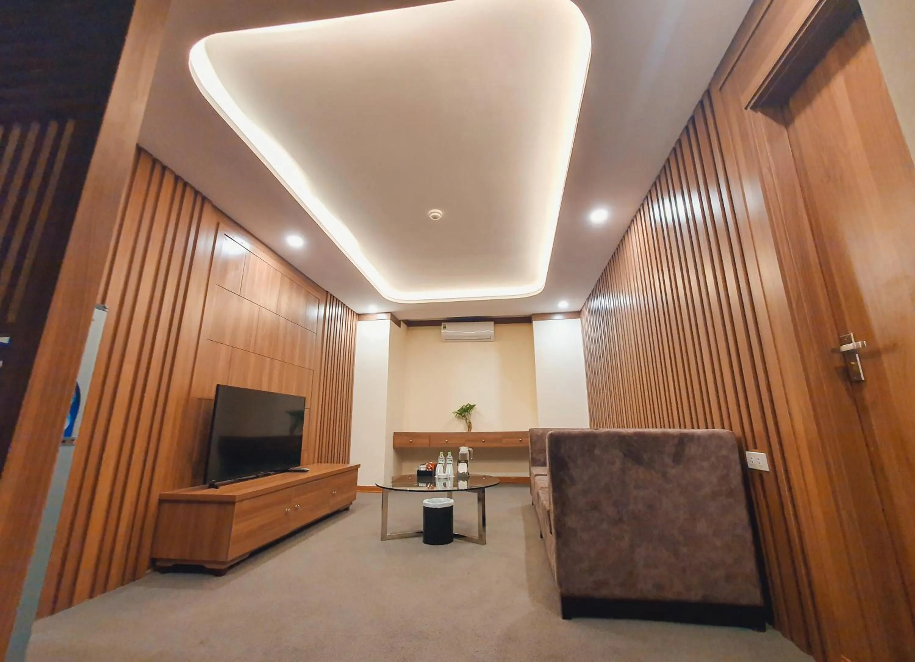 TV and multimedia in Muong Thanh Dien Chau Hotel