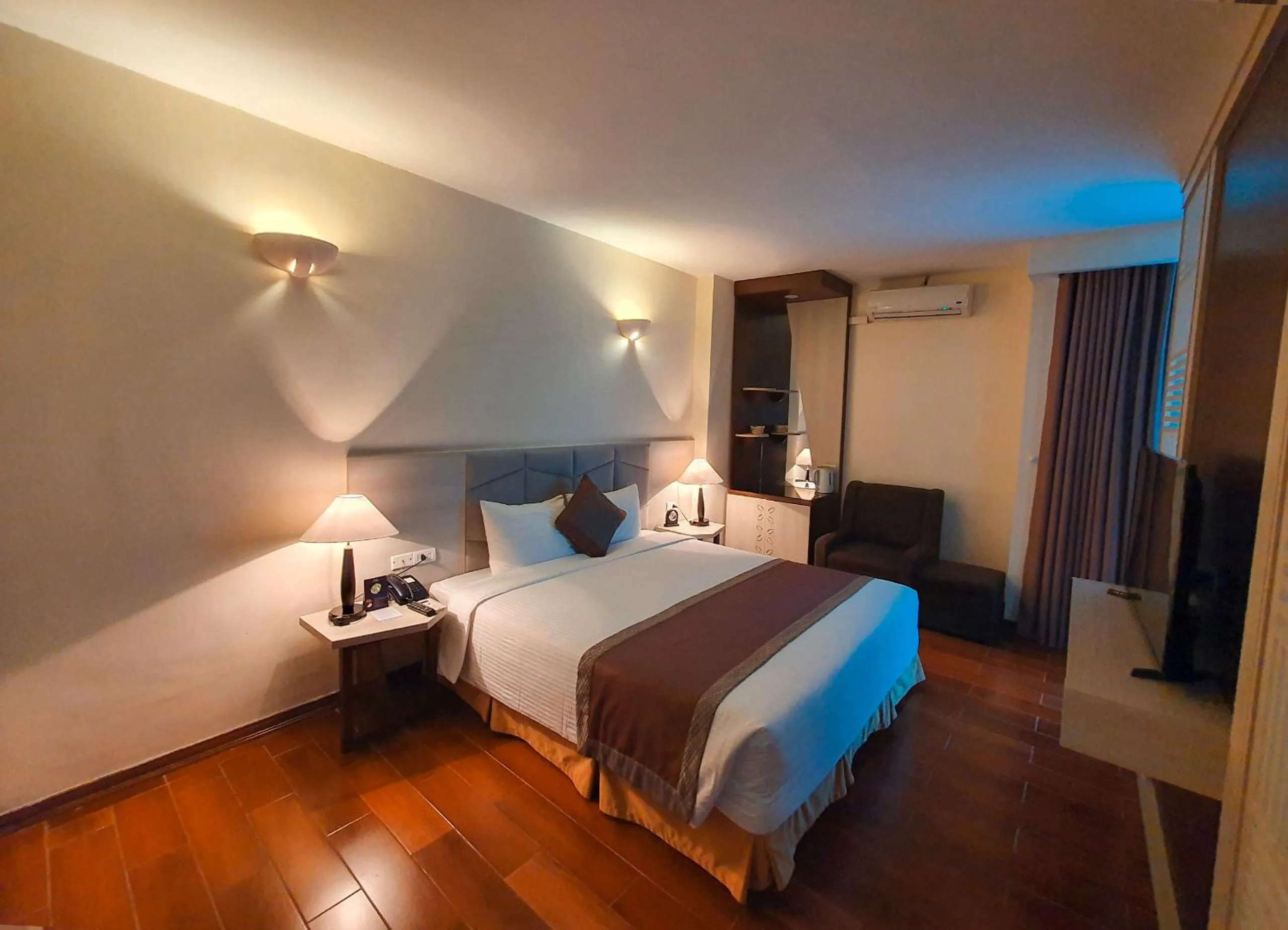 Photo of the whole room, Bed in Muong Thanh Dien Chau Hotel