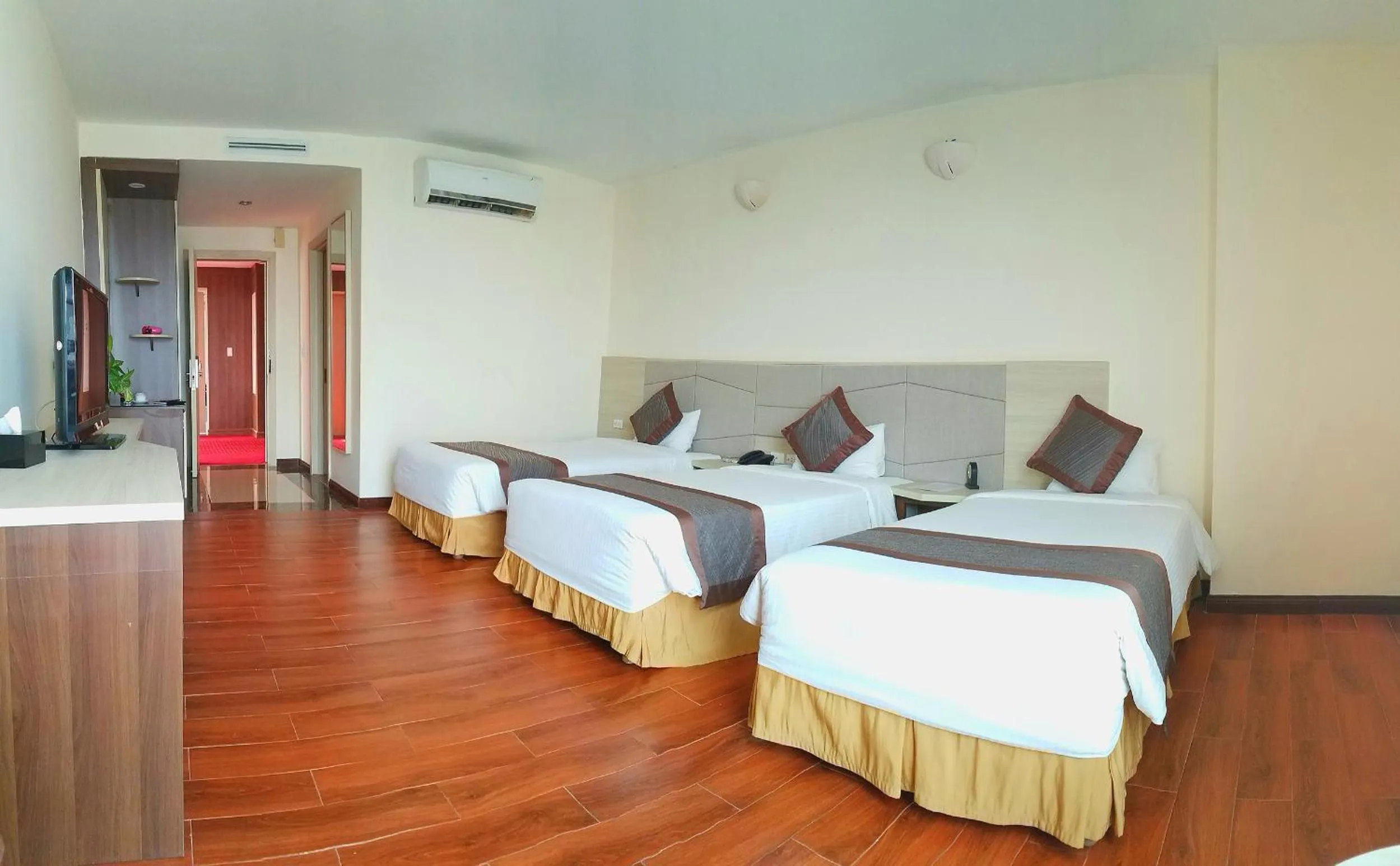 Photo of the whole room, Bed in Muong Thanh Dien Chau Hotel