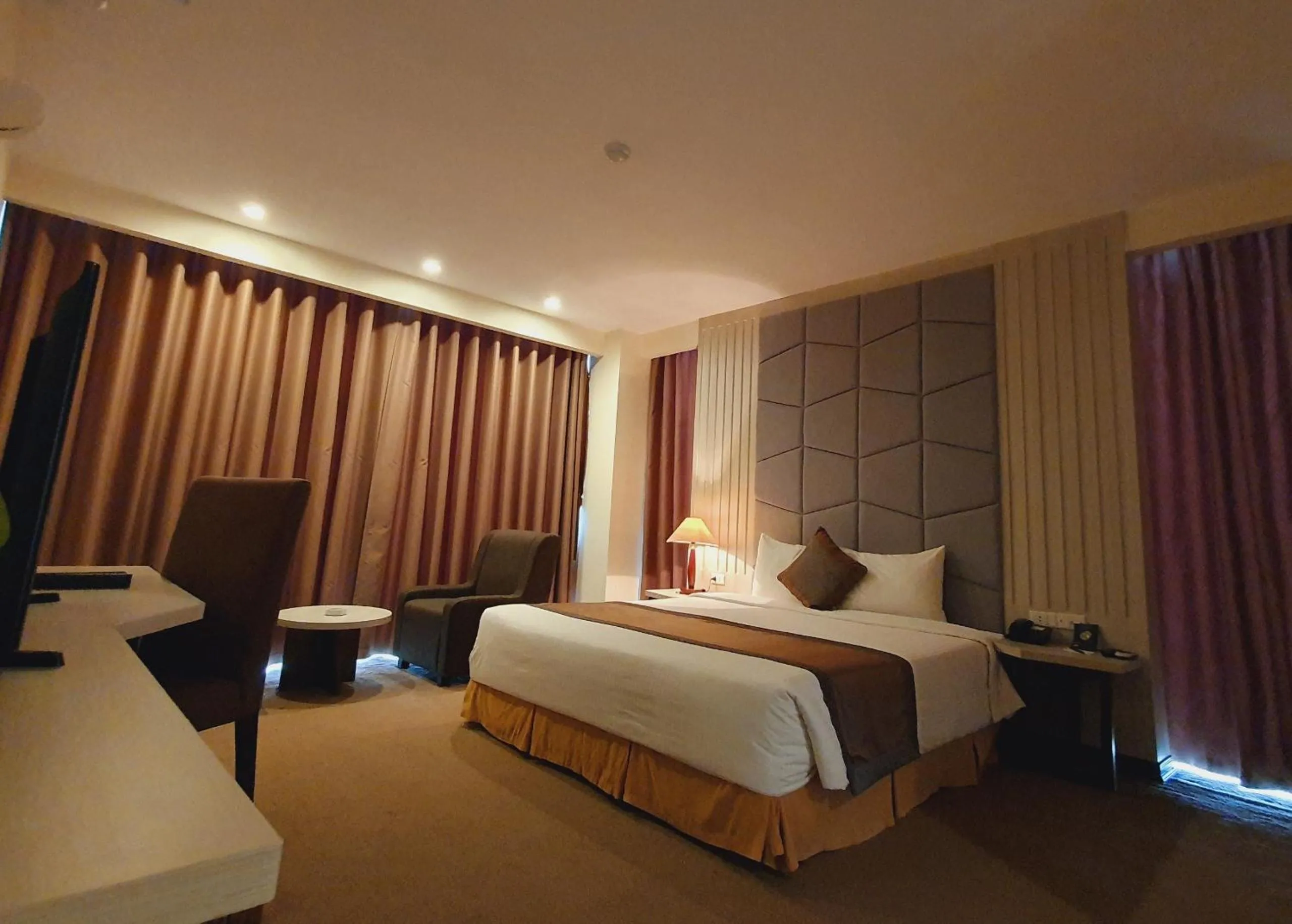 Bed in Muong Thanh Dien Chau Hotel
