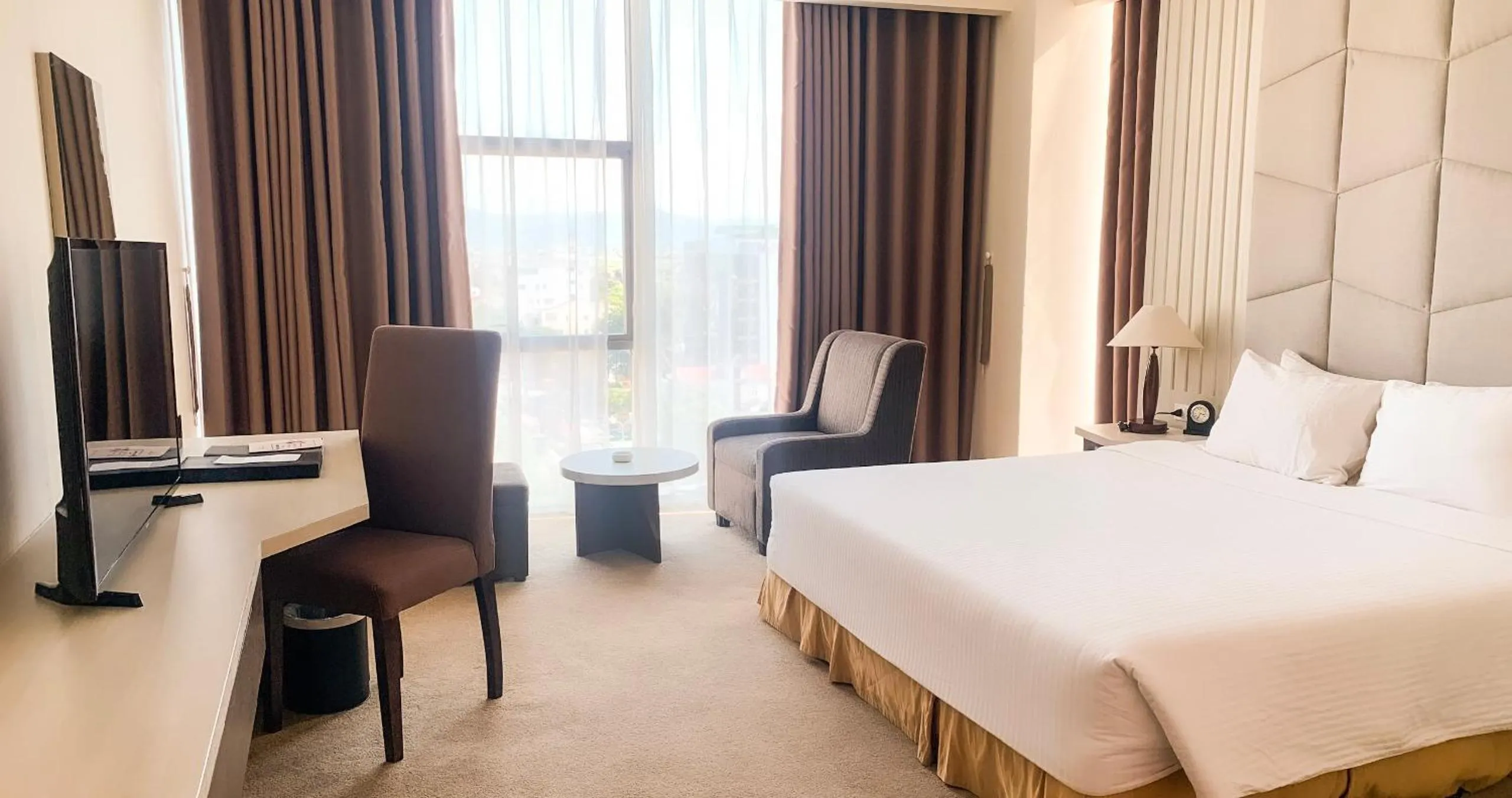 Photo of the whole room, Bed in Muong Thanh Dien Chau Hotel