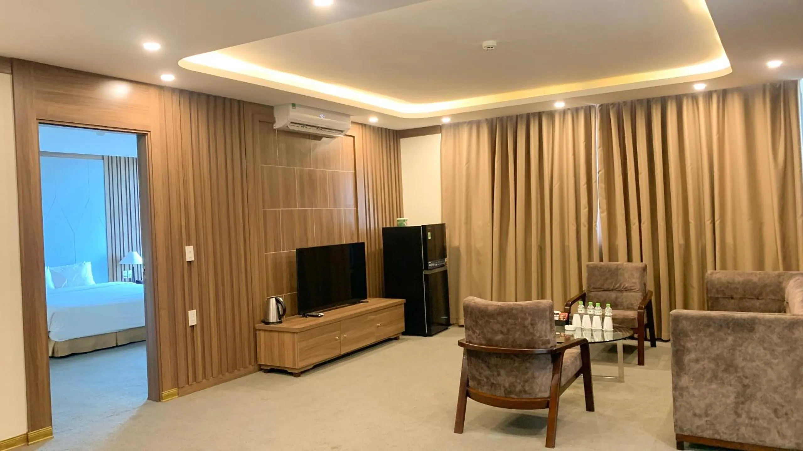 Communal lounge/ TV room in Muong Thanh Dien Chau Hotel