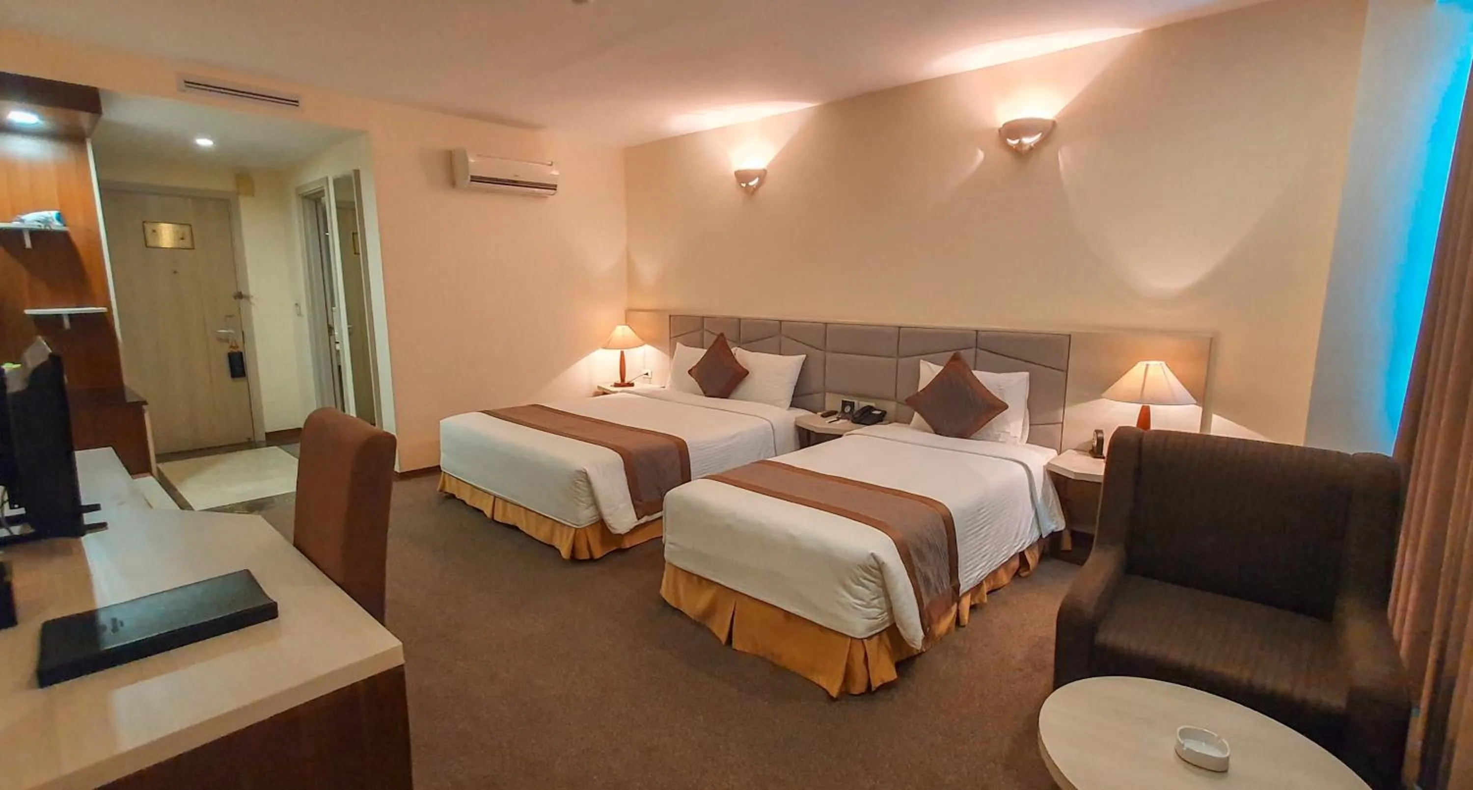 Bathroom, Bed in Muong Thanh Dien Chau Hotel