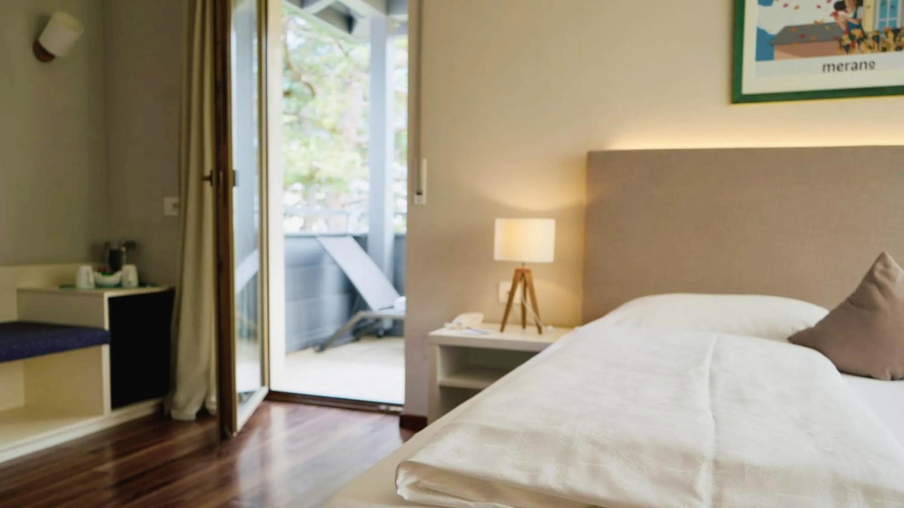 Balcony/Terrace, Bed in Flora Hotel & Suites