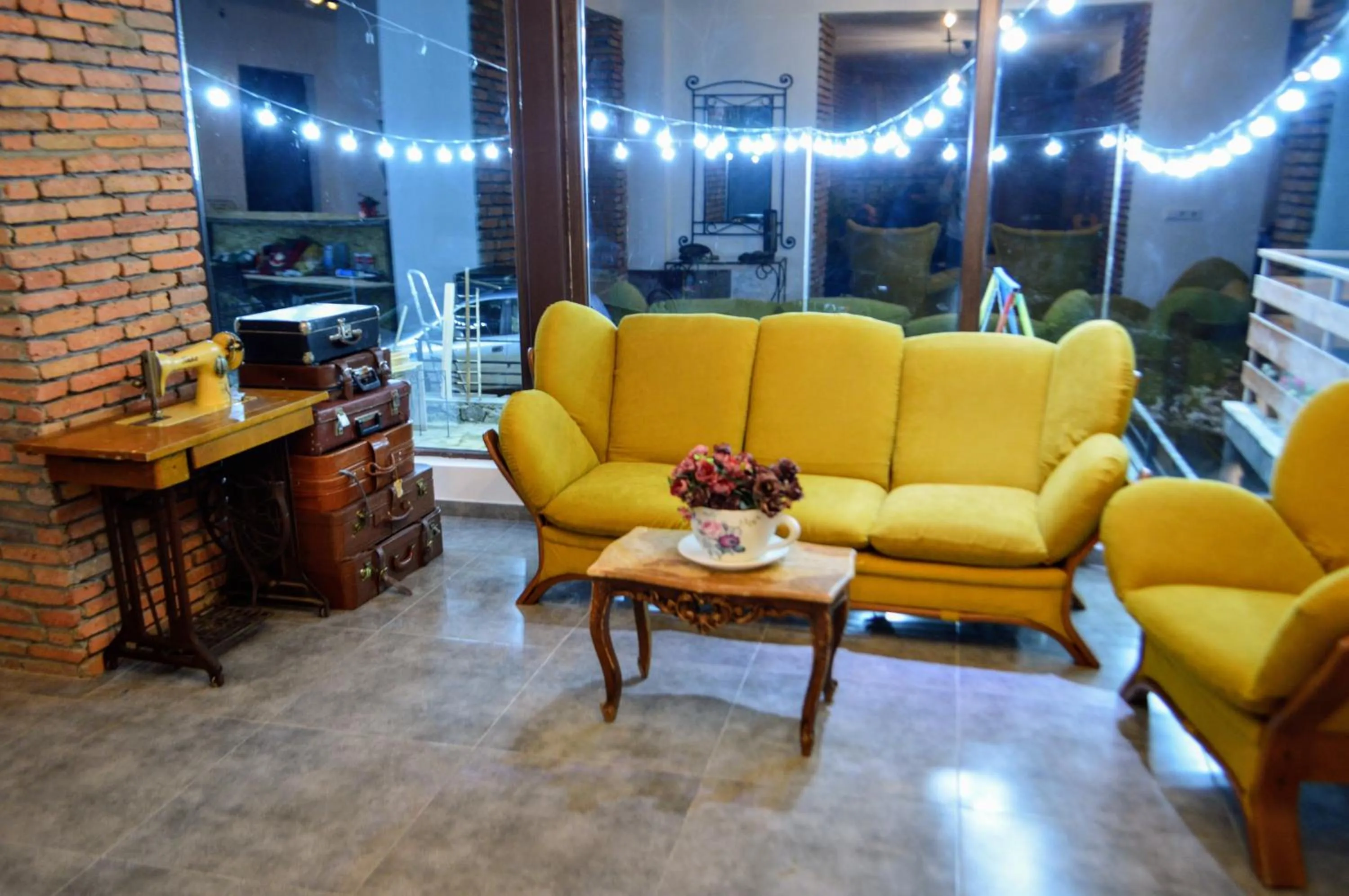 Communal lounge/ TV room in Boutique Hotel Shale