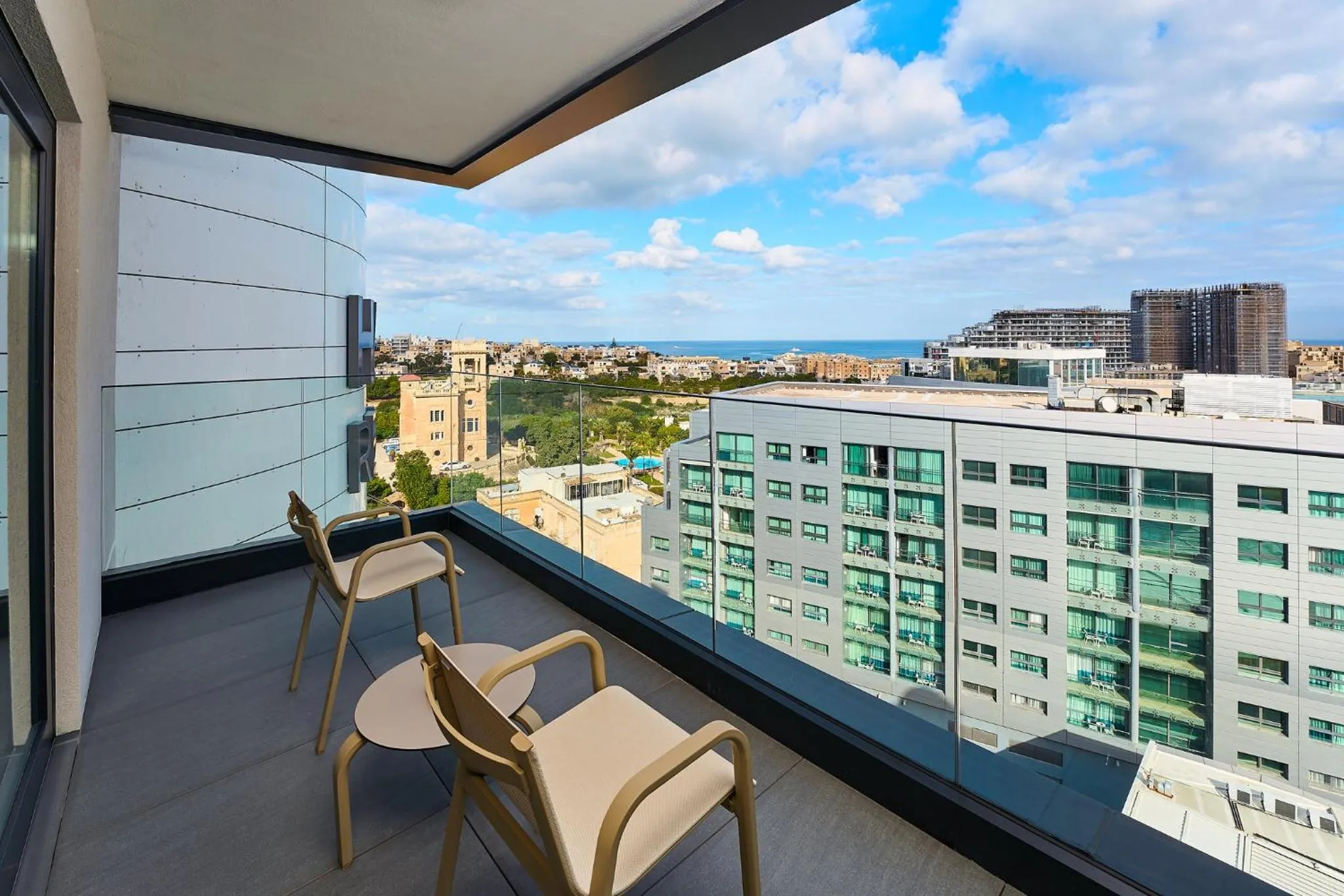 Photo of the whole room in voco Malta by IHG