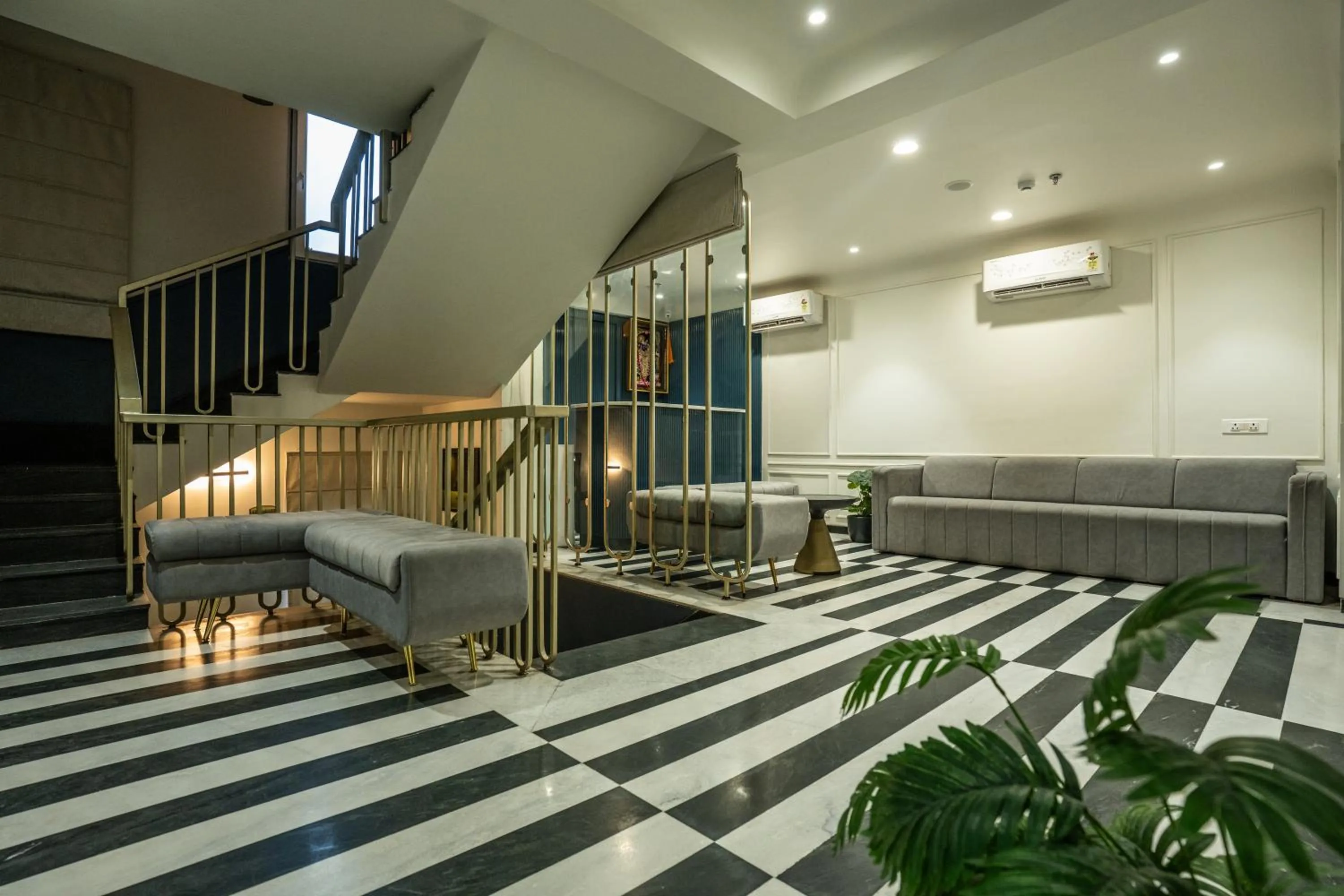 Seating area in Hotel Lake Metro