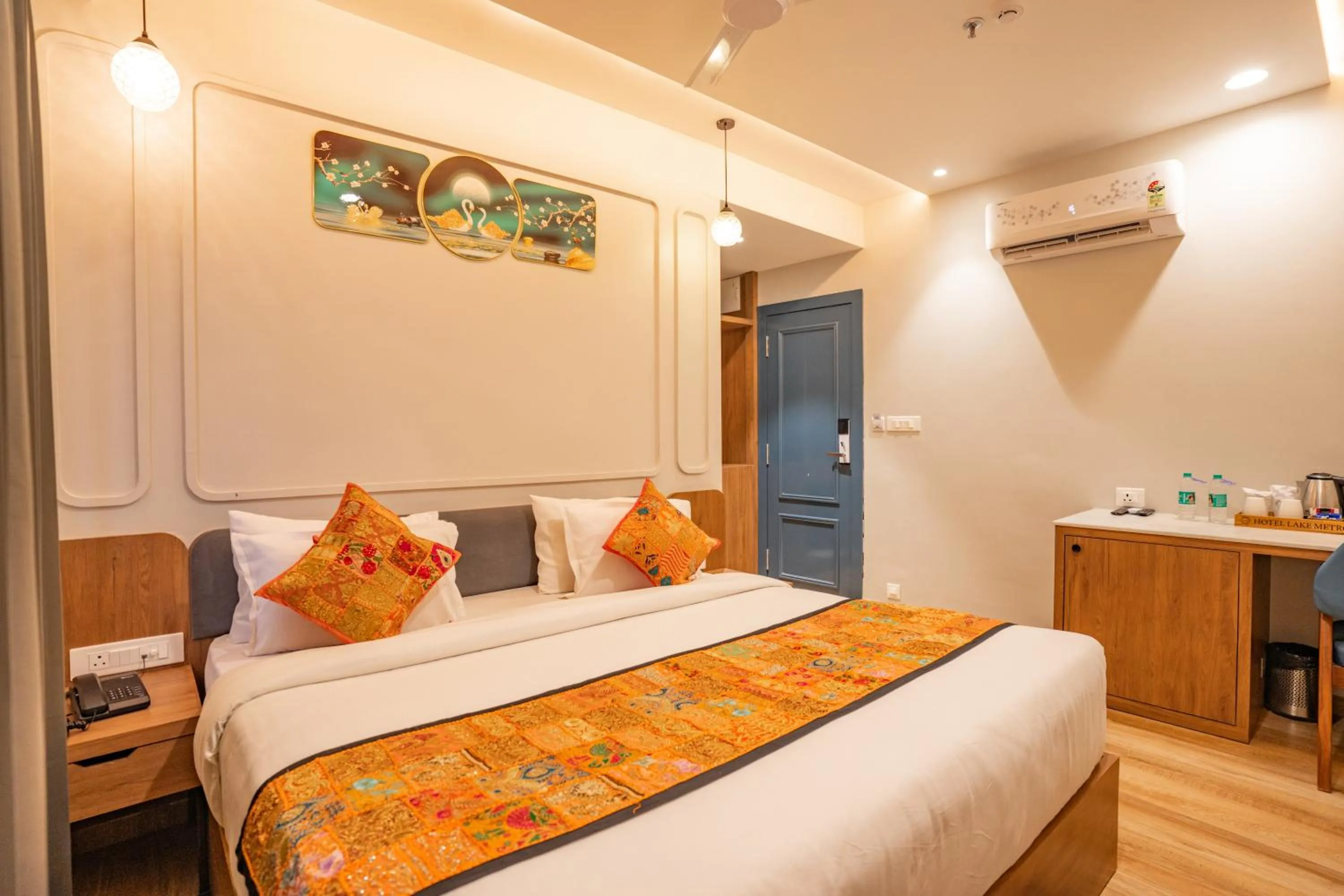 Photo of the whole room, Bed in Hotel Lake Metro