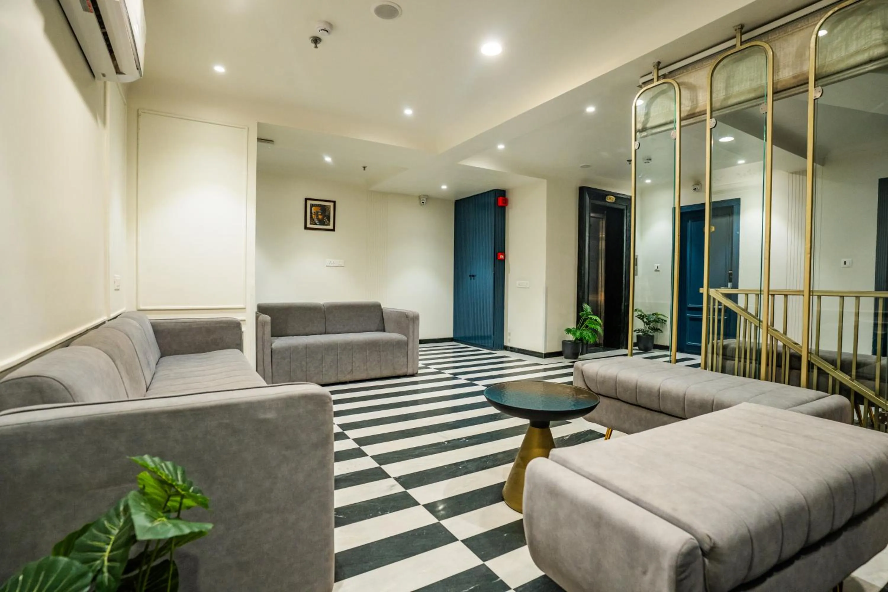 Seating area in Hotel Lake Metro