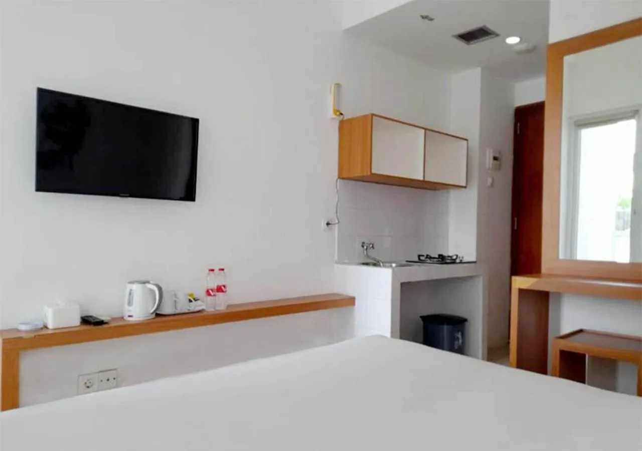 Communal lounge/ TV room, Bed in Dreamzzz Vivo Jogja