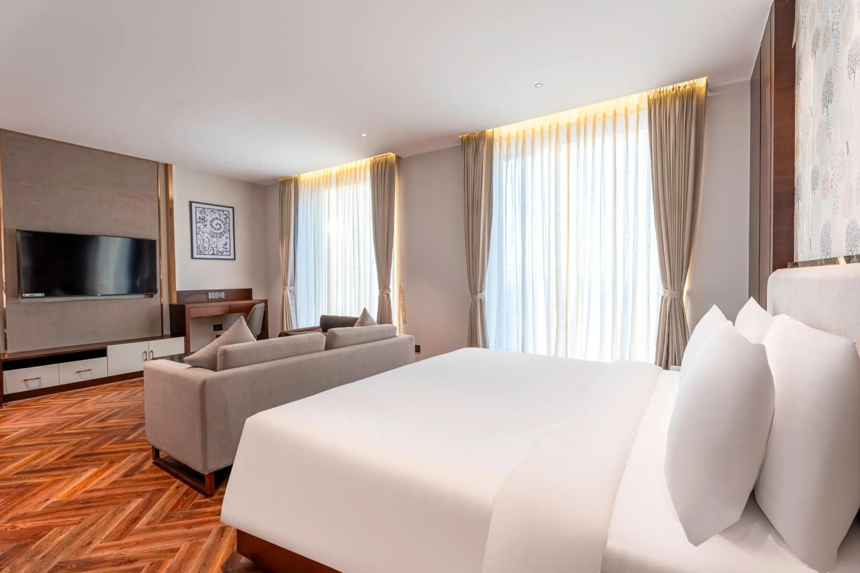 Communal lounge/ TV room, Bed in Grand Mirage Dhanbad, a member of Radisson Individuals