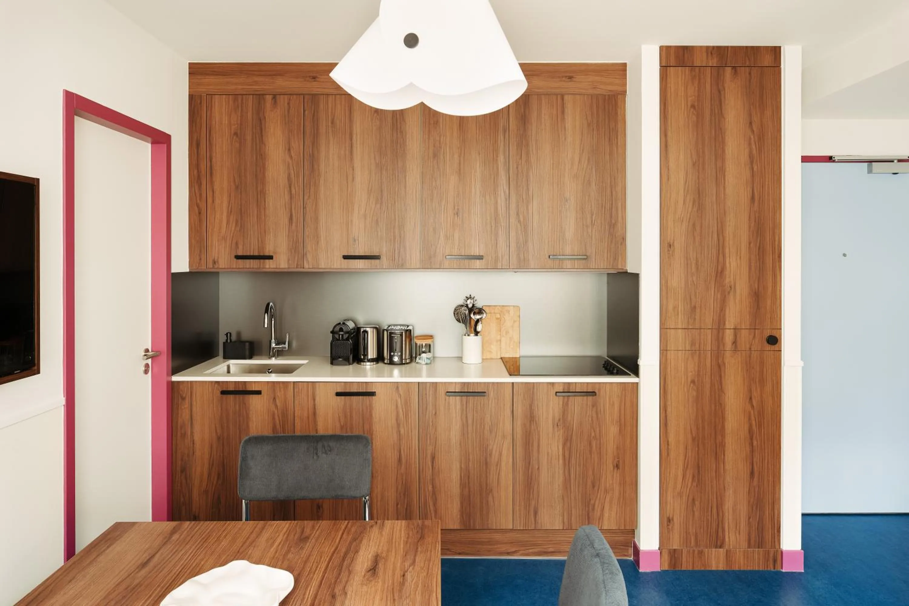 Coffee/tea facilities in Edgar Suites Montrouge