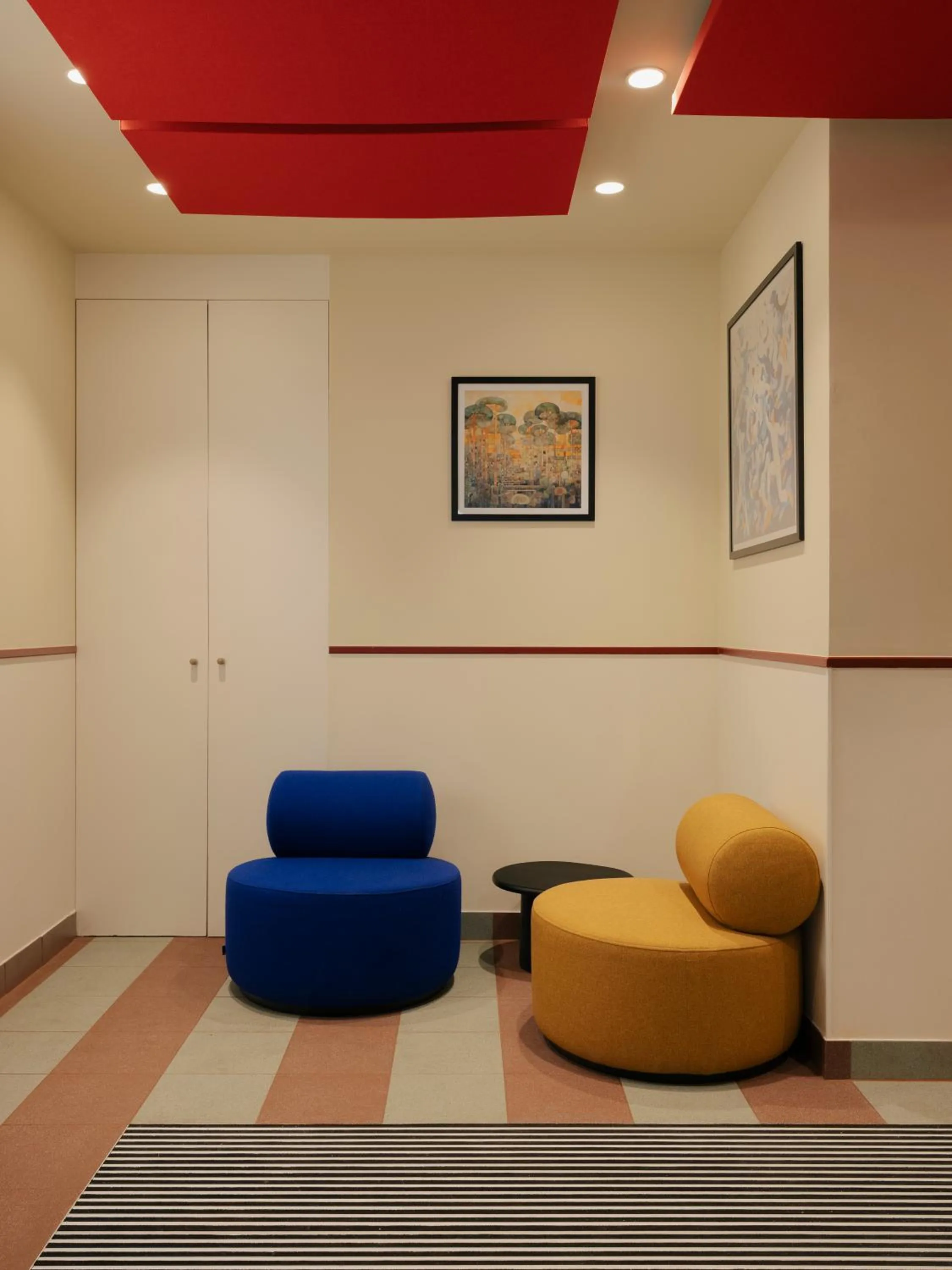 Facade/entrance in Edgar Suites Montrouge