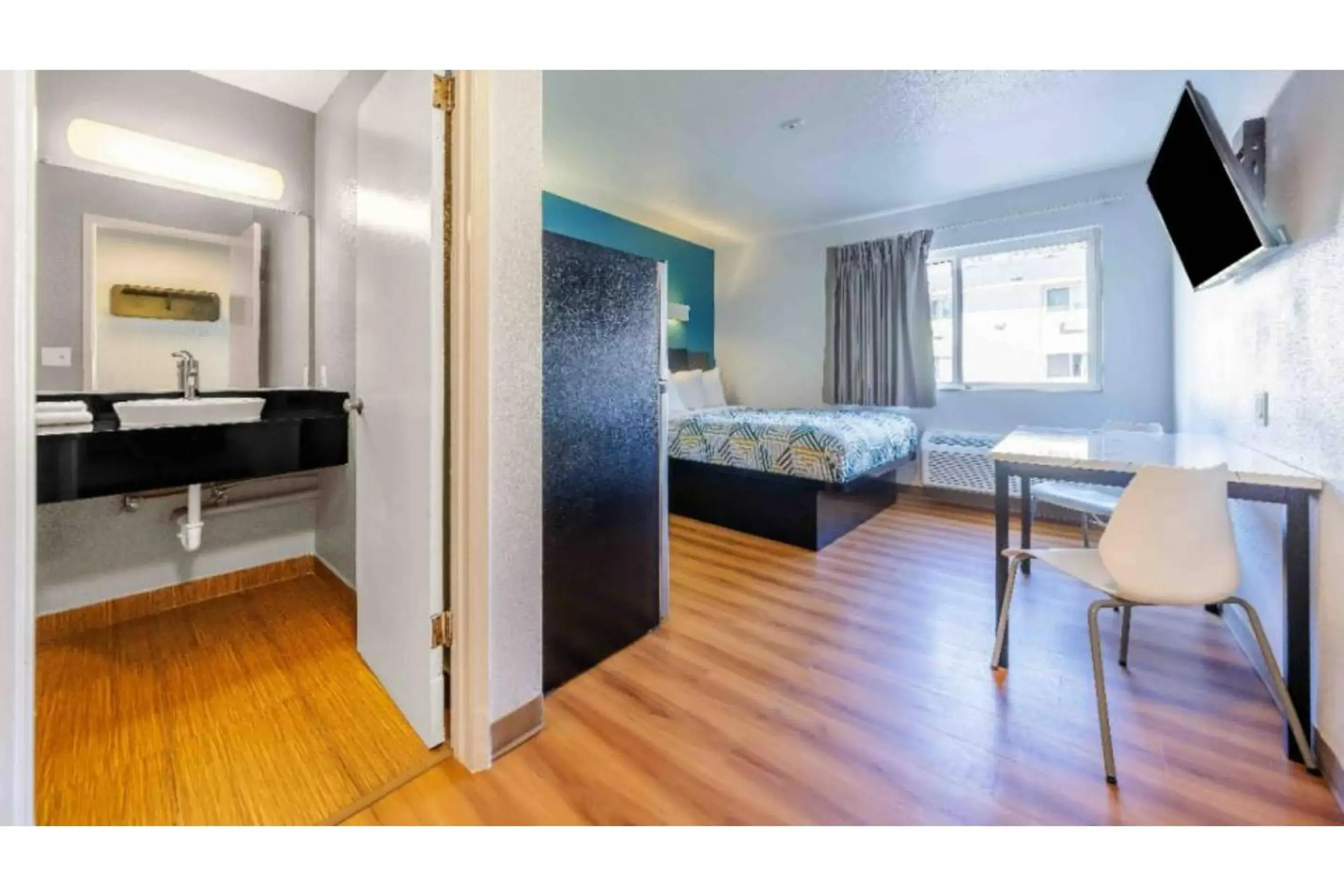 Double Room - Disability Access - Non-Smoking in Studio 6 Seattle, WA Sea Tac Airport South Double Room - Disability Access - Non-Smoking in Studio 6 Seattle, WA Sea Tac Airport South