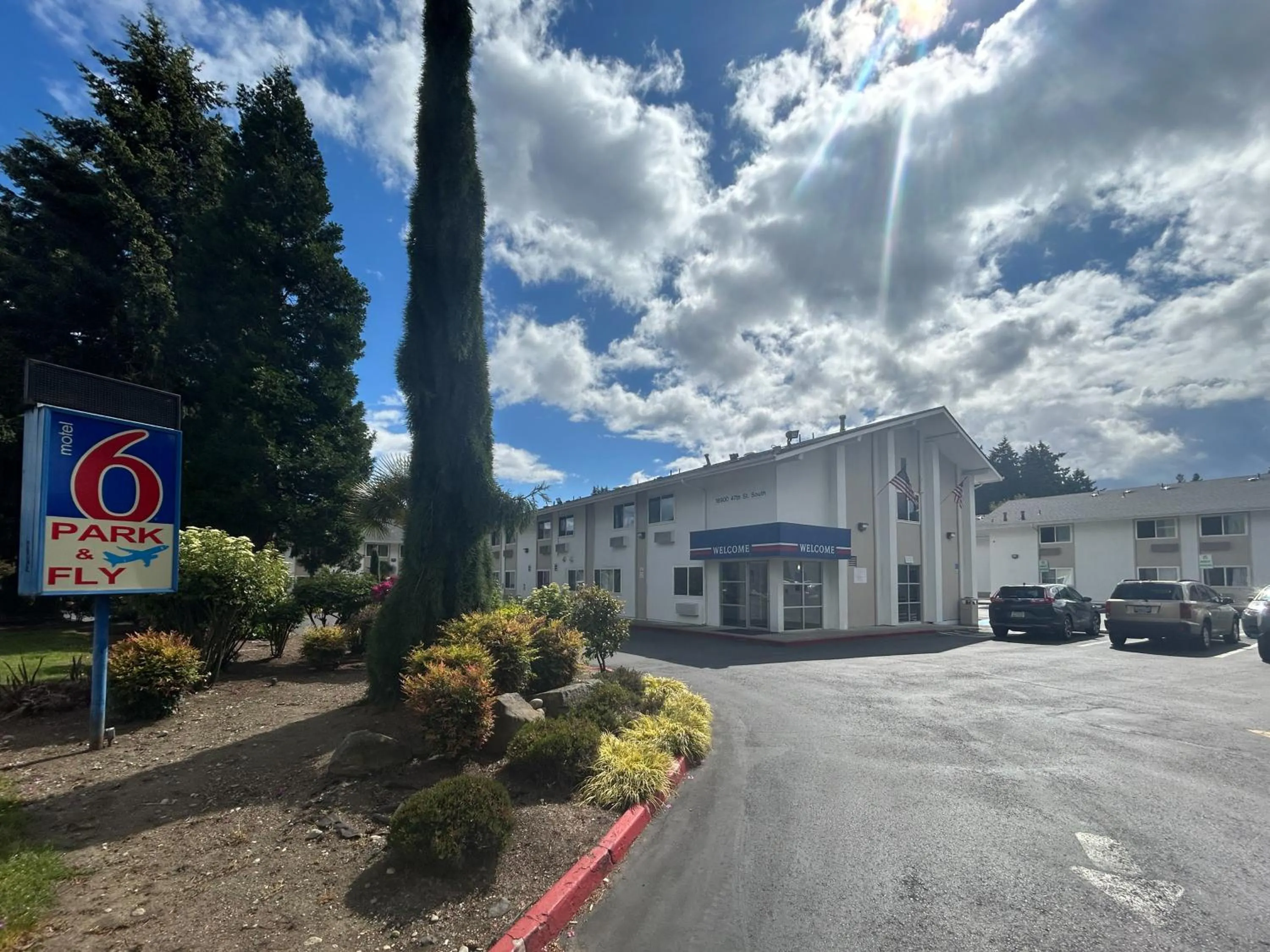 Property building in Studio 6 Seattle, WA Sea Tac Airport South