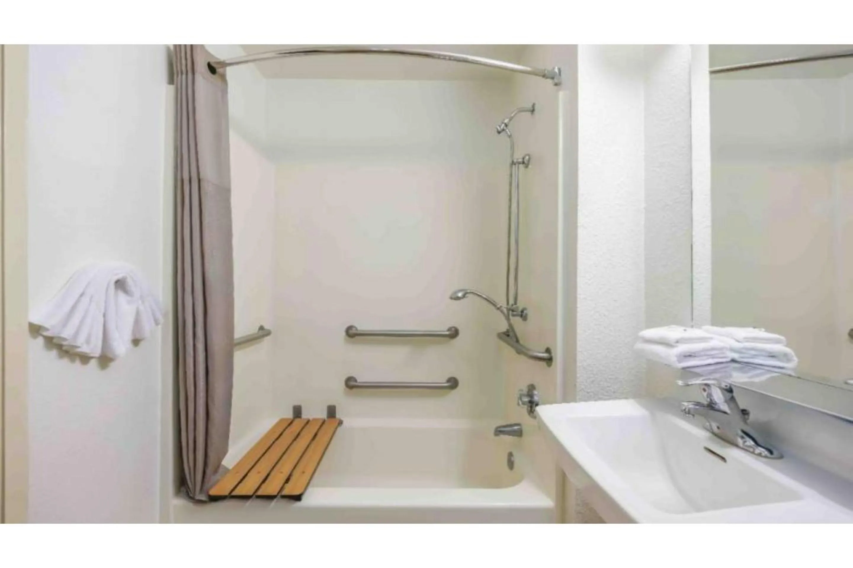 Bathroom in Studio 6 Seattle, WA Sea Tac Airport South