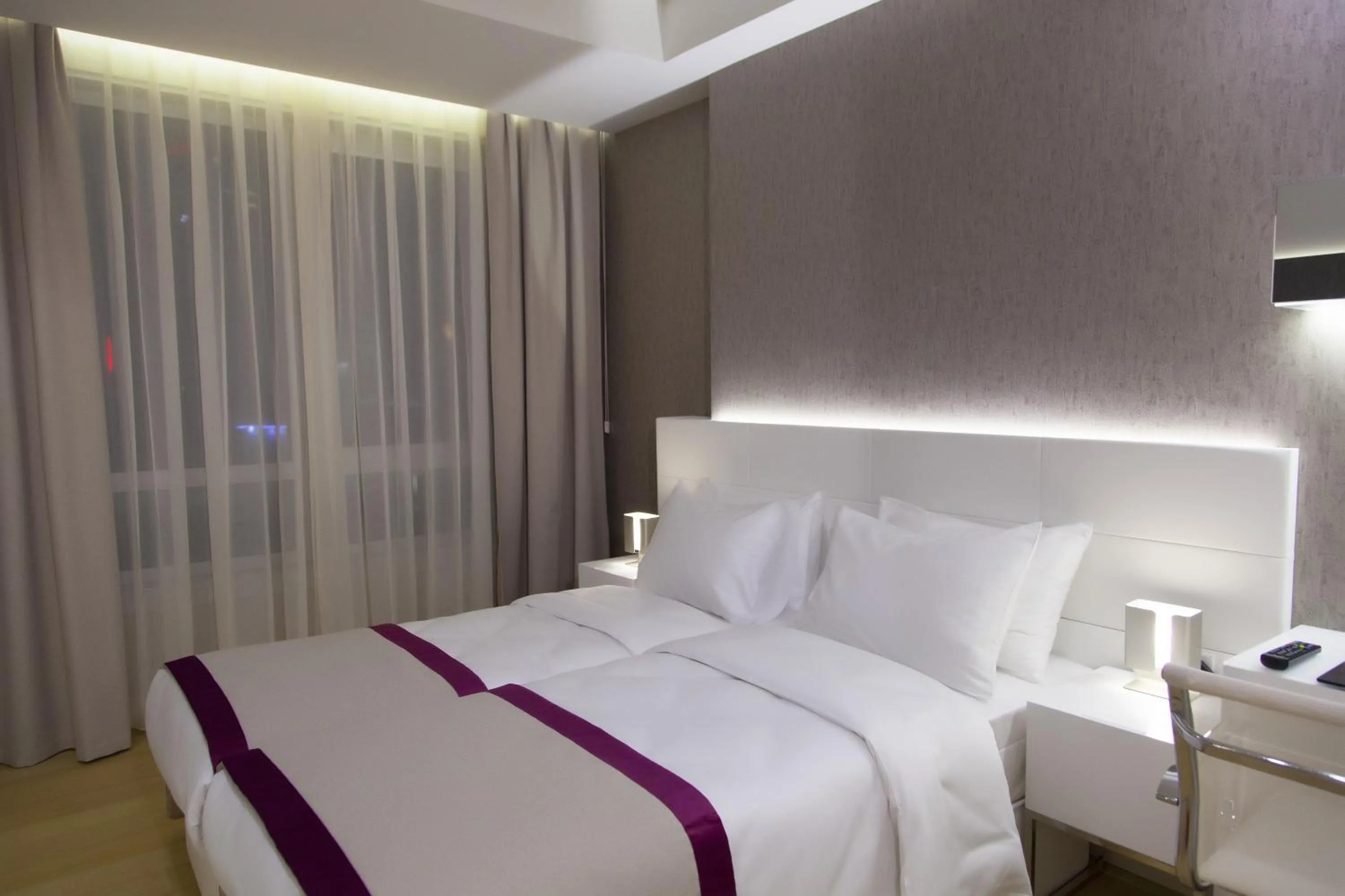 Bedroom, Bed in The Leos Residence