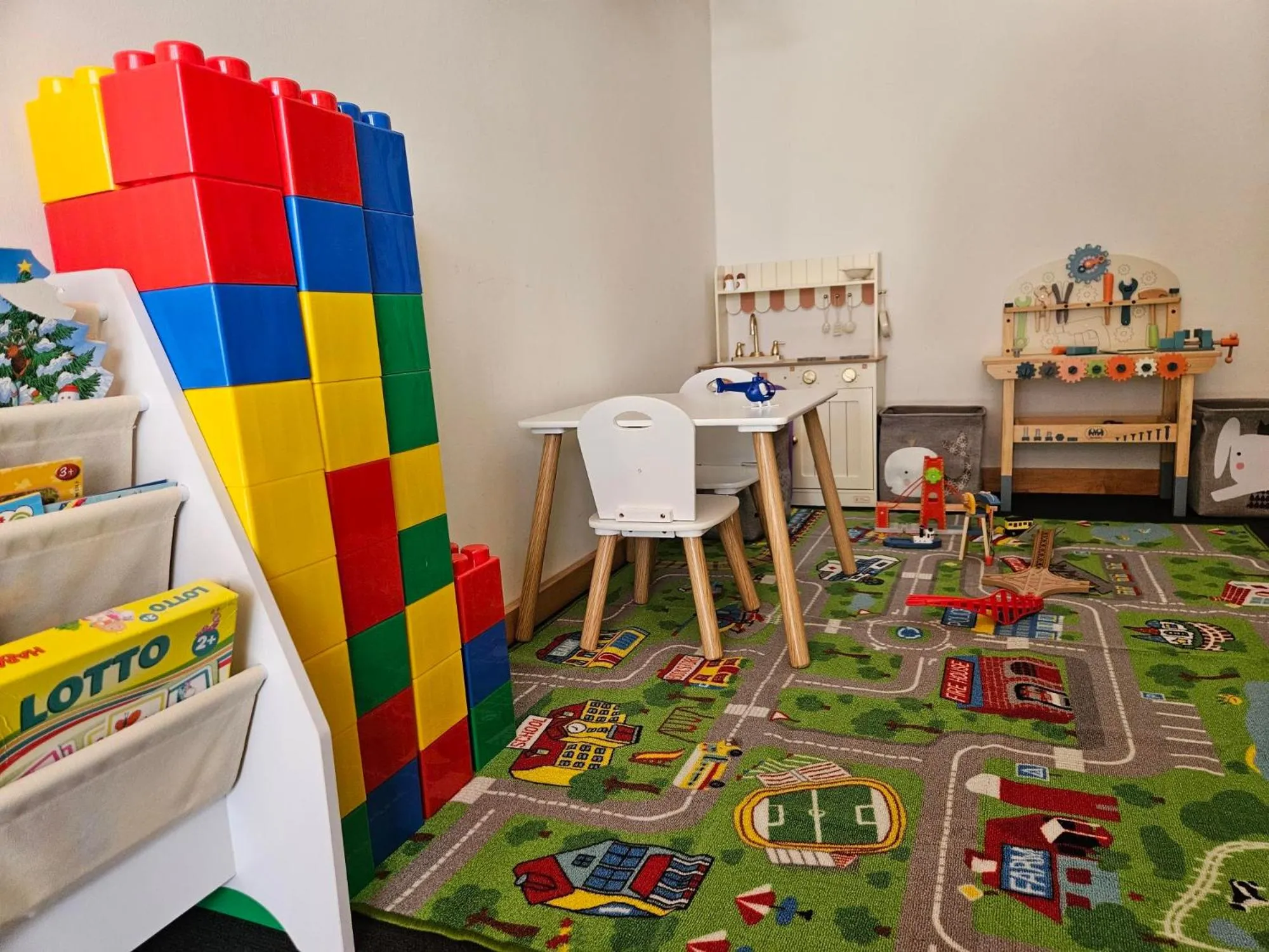 Restaurant/places to eat in Hotel Damme