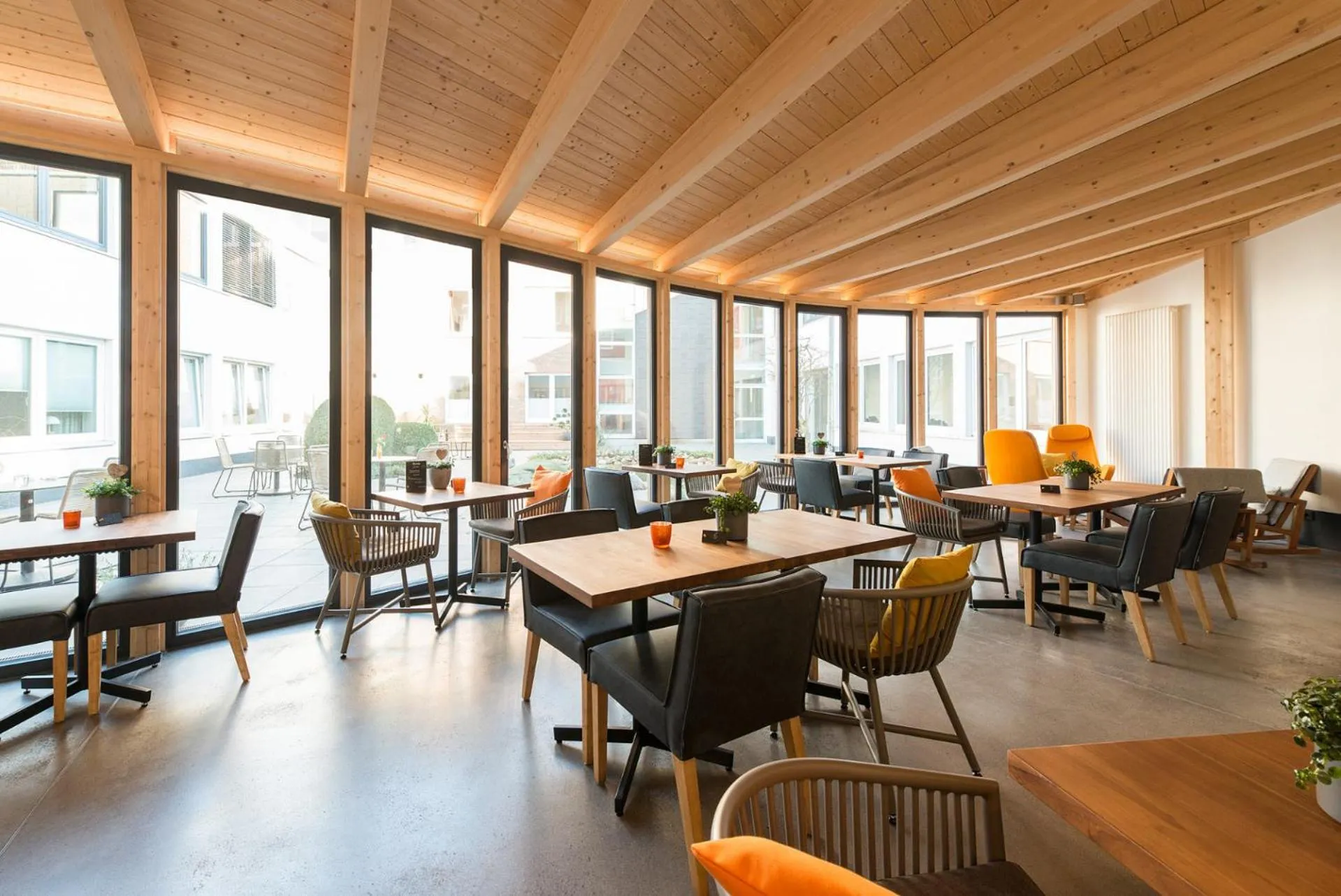 Restaurant/places to eat in Hotel Damme