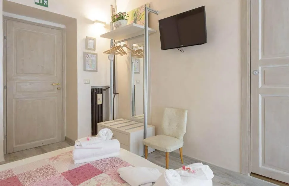 Decorative detail, Bed in Sleeppo B&B