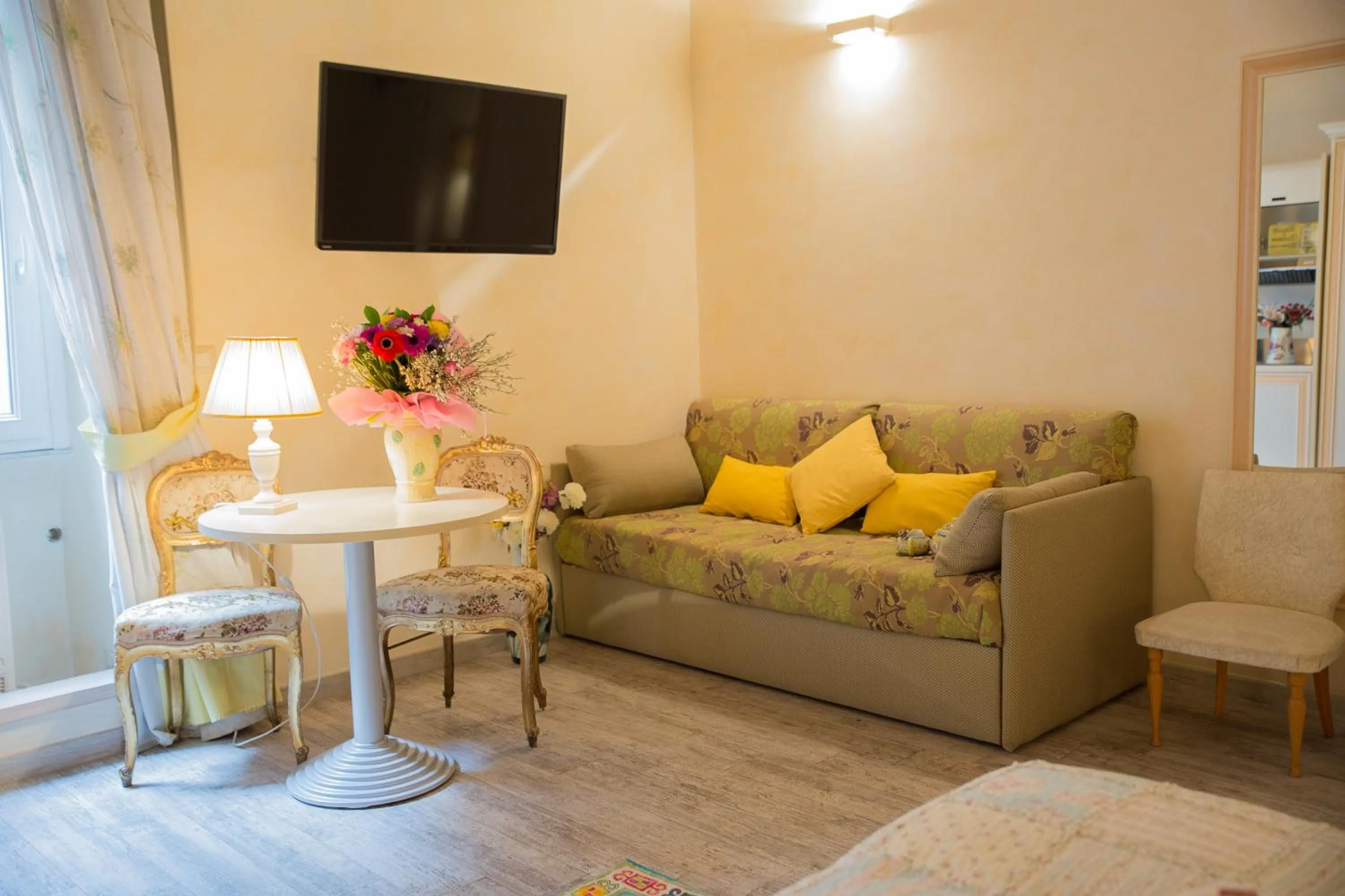 Seating area in Sleeppo B&B