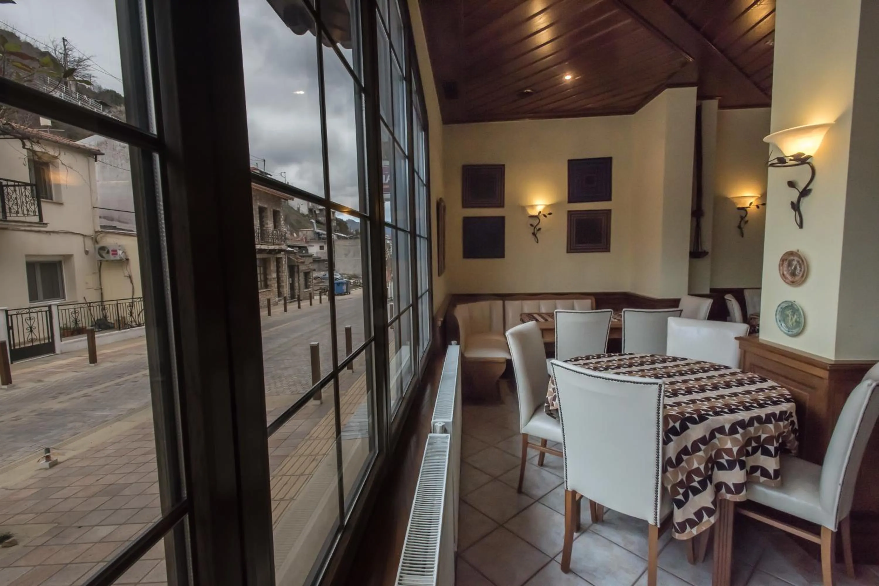 Restaurant/places to eat in Anesis Hotel