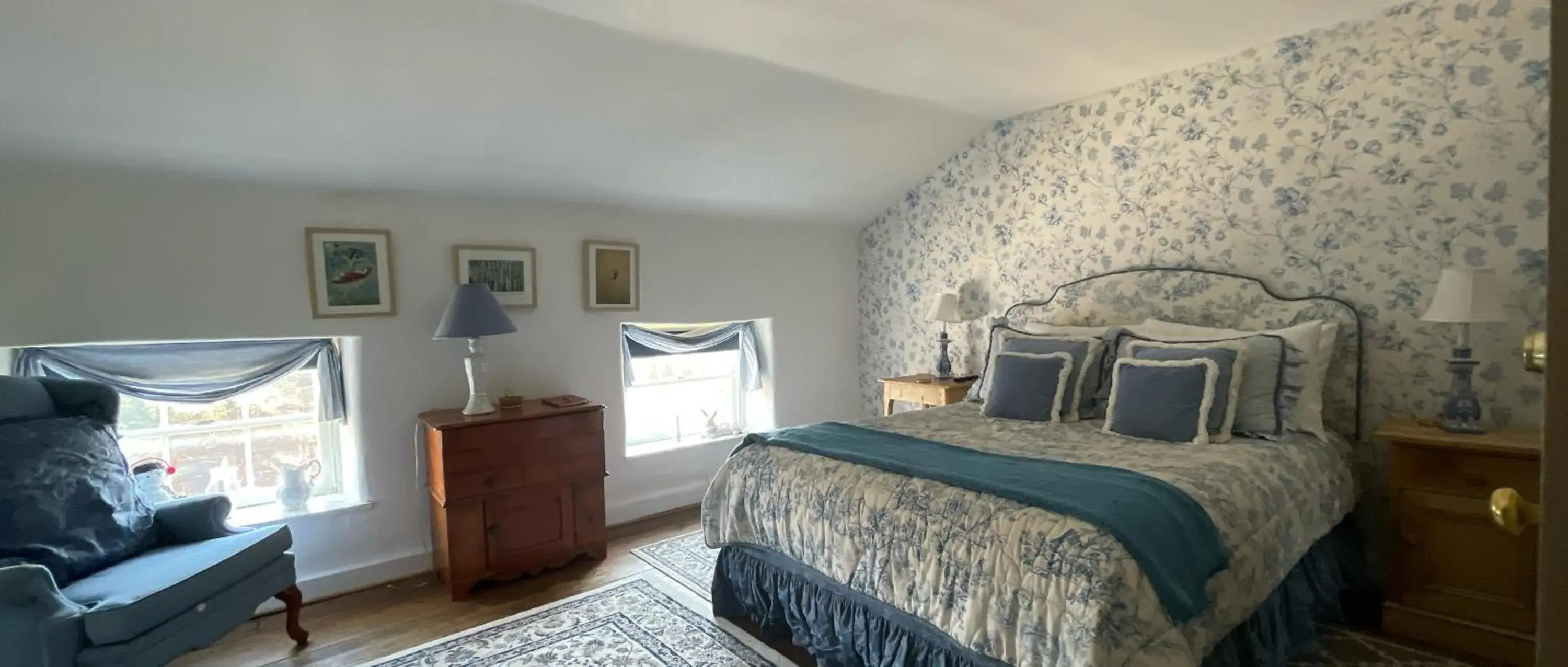 Queen Suite in Wayside Inn Bed and Breakfast Queen Suite in Wayside Inn Bed and Breakfast