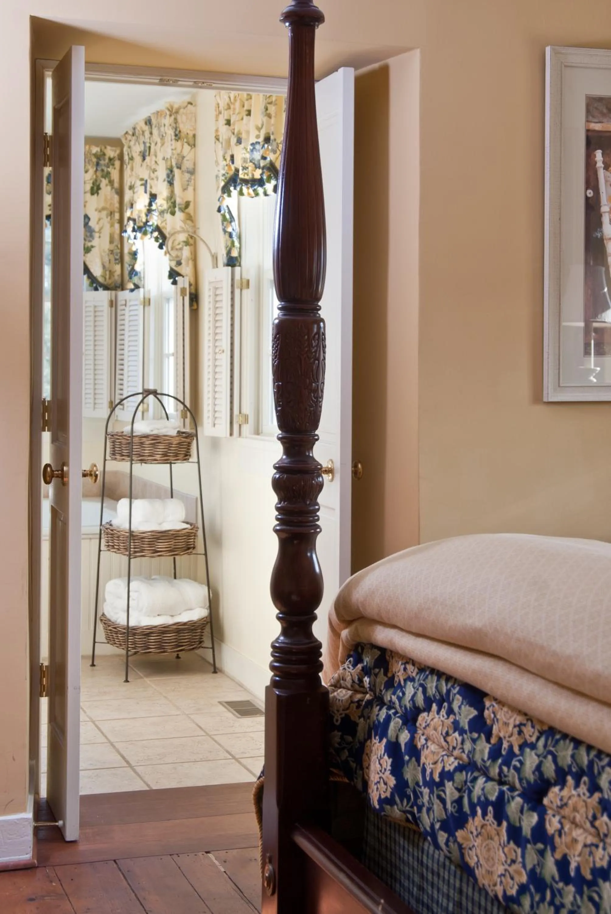 Bedroom, Bed in Wayside Inn Bed and Breakfast