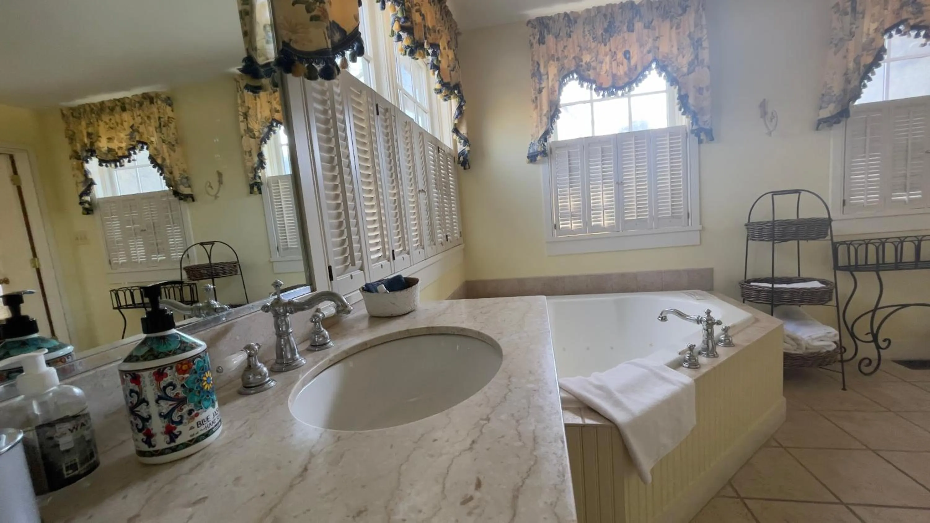 Wayside Inn Bed and Breakfast