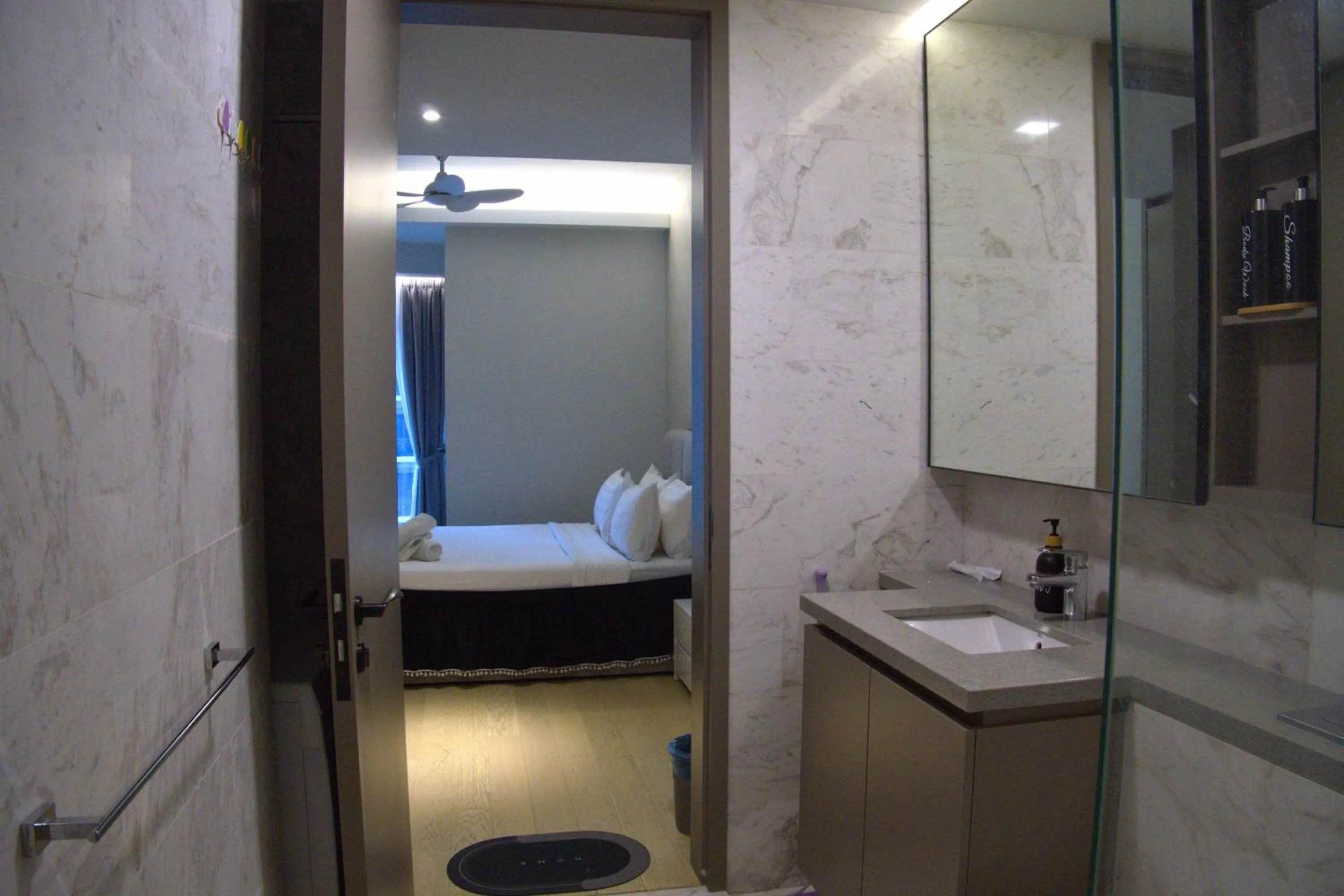 Shower in Eaton Residence Yemala