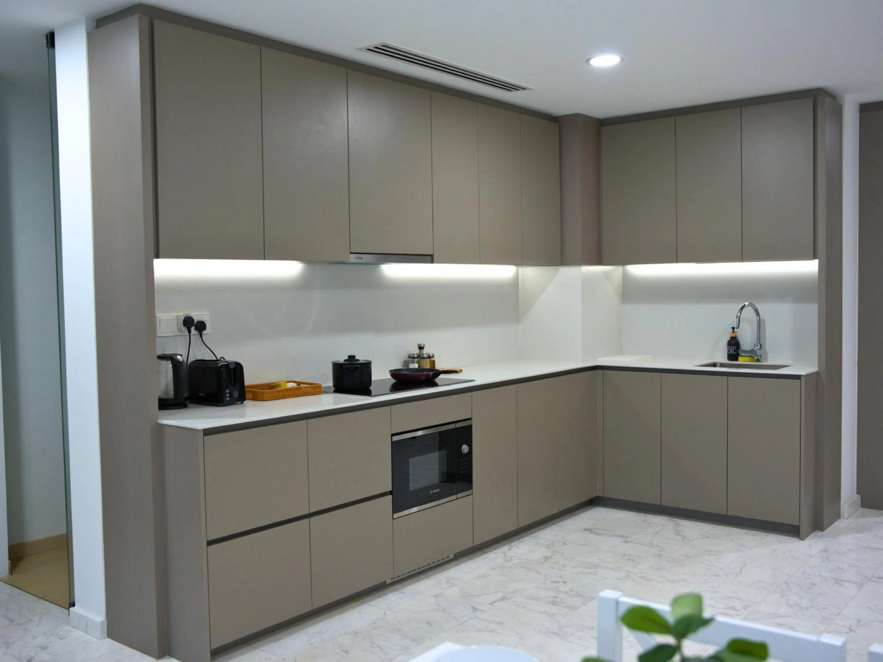 Kitchen or kitchenette in Eaton Residence Yemala