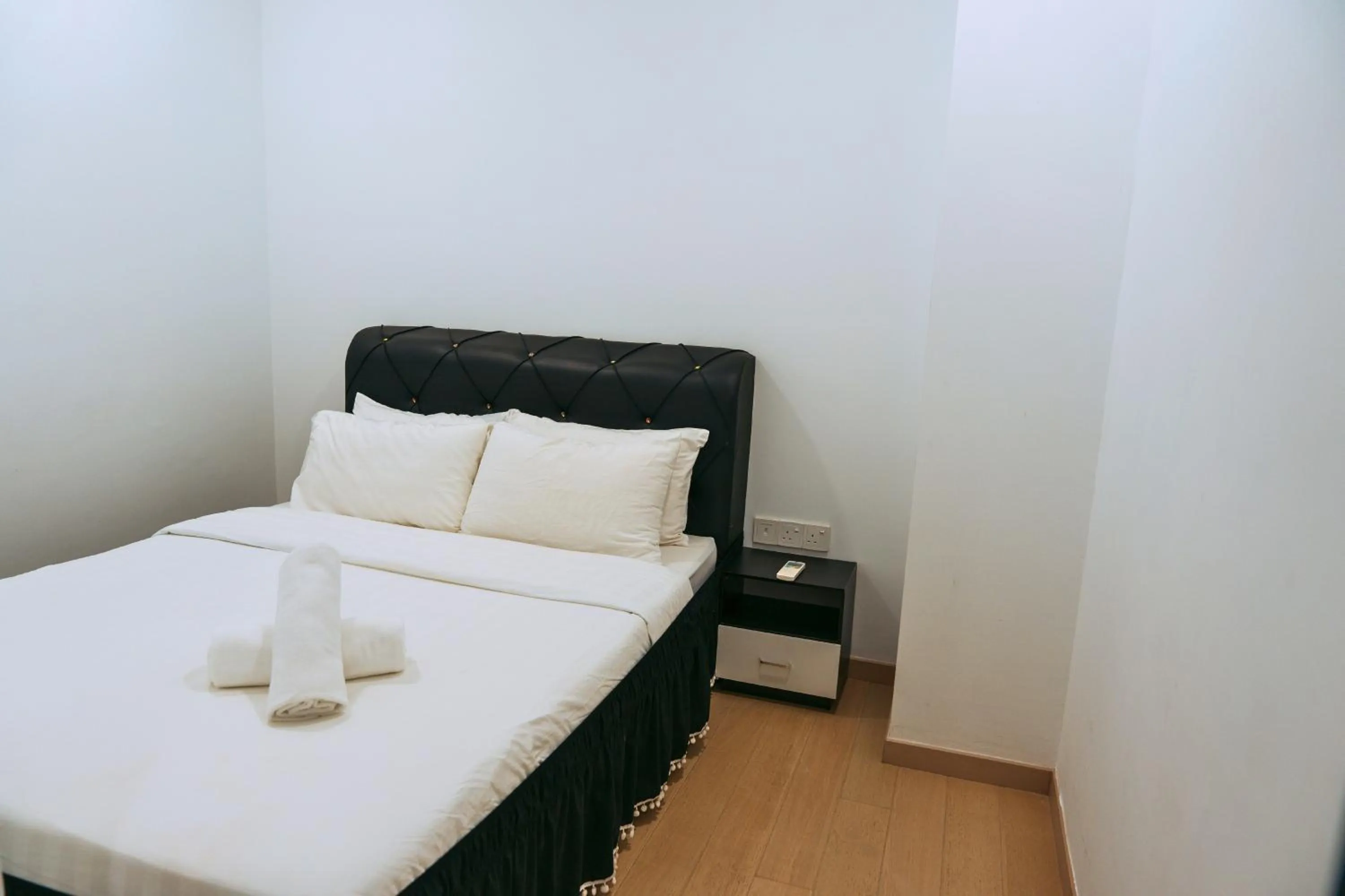 Bed in Eaton Residence Yemala