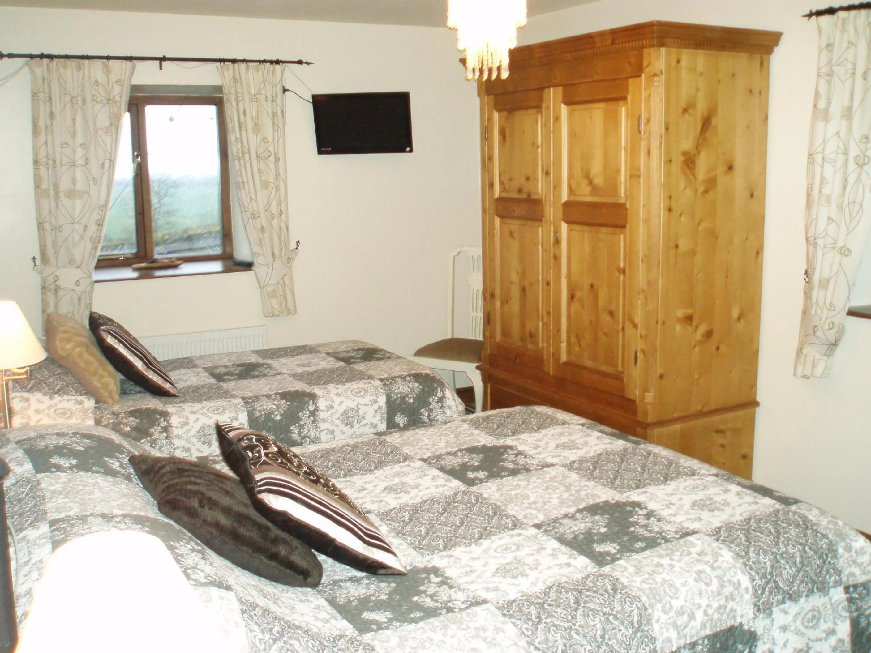 Bedroom, Bed in Foxhill Barn