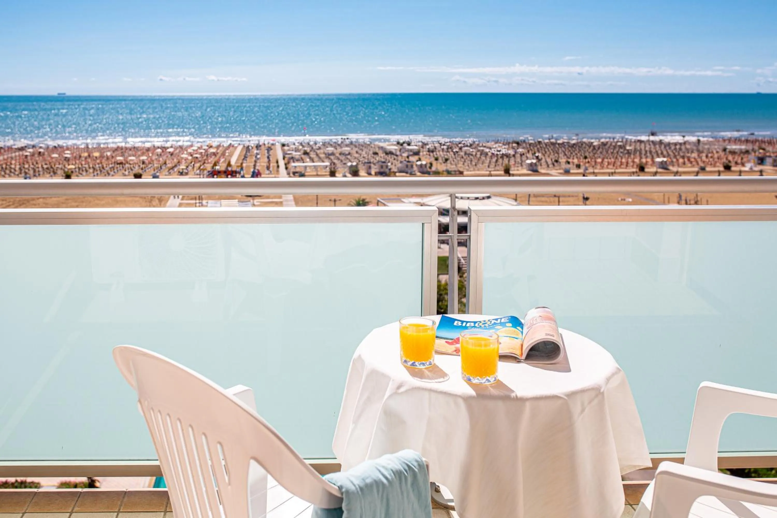 Restaurant/places to eat in Hotel Royal