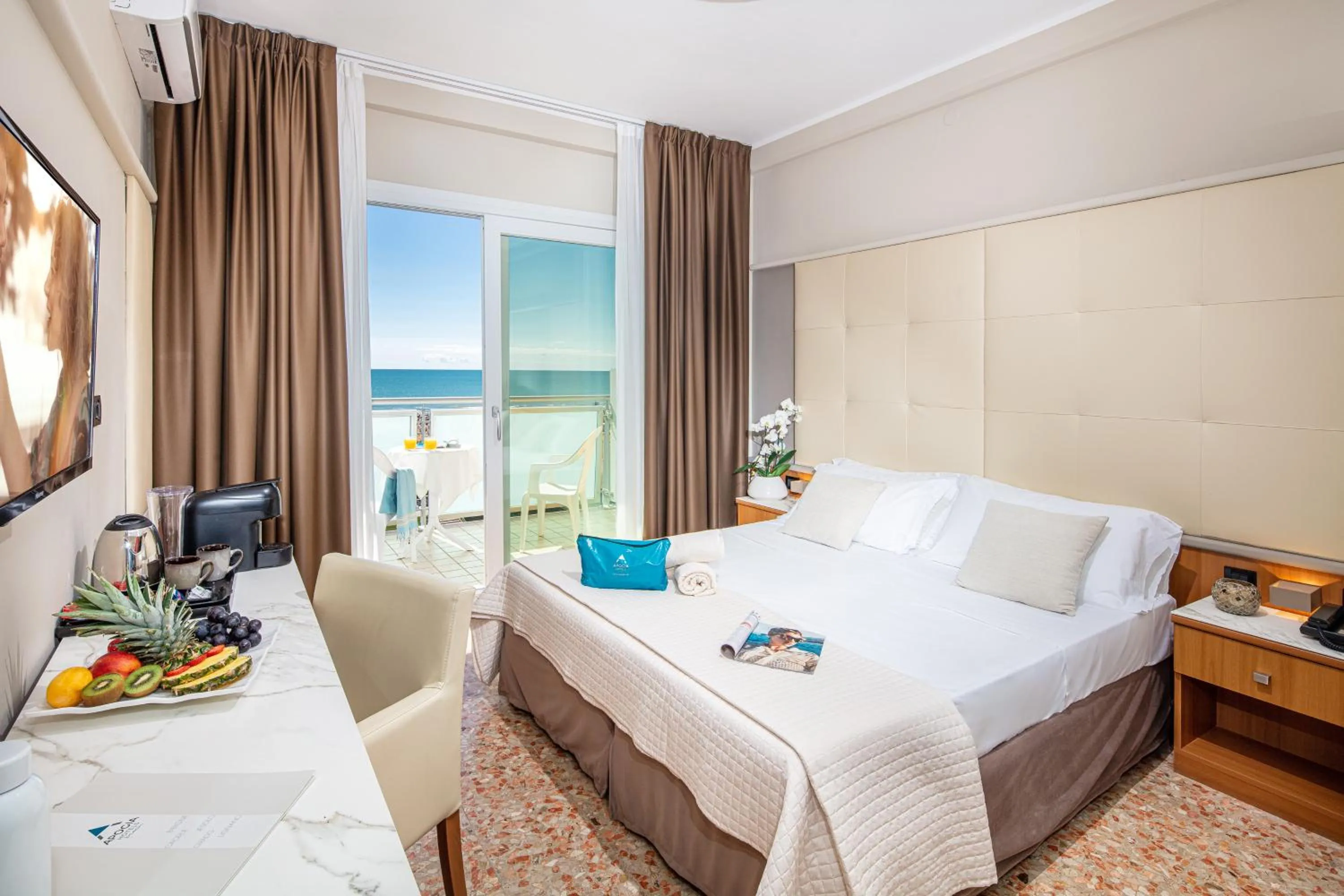 Restaurant/places to eat, Bed in Hotel Royal