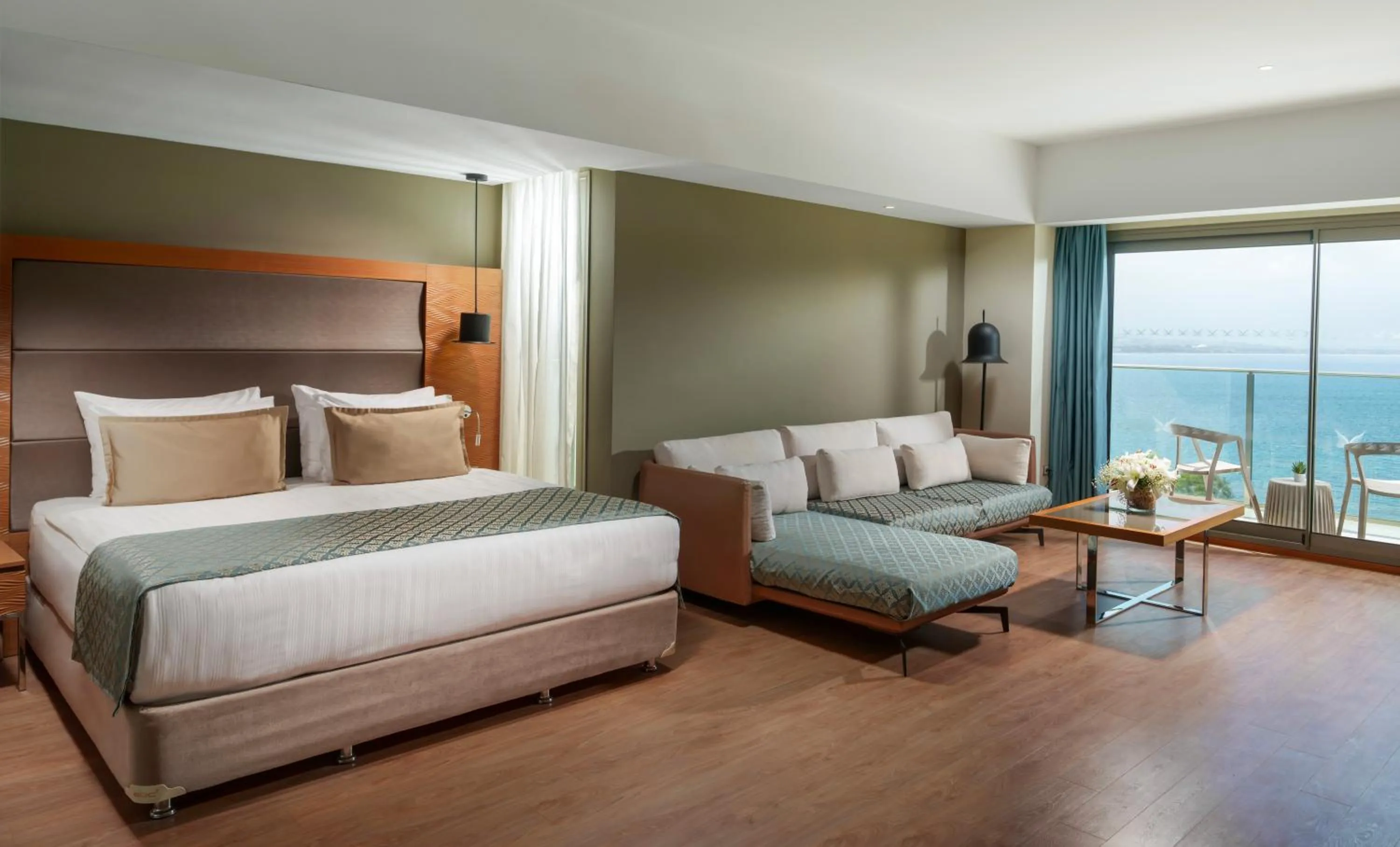 Photo of the whole room, Bed in Liberty Kuşadası