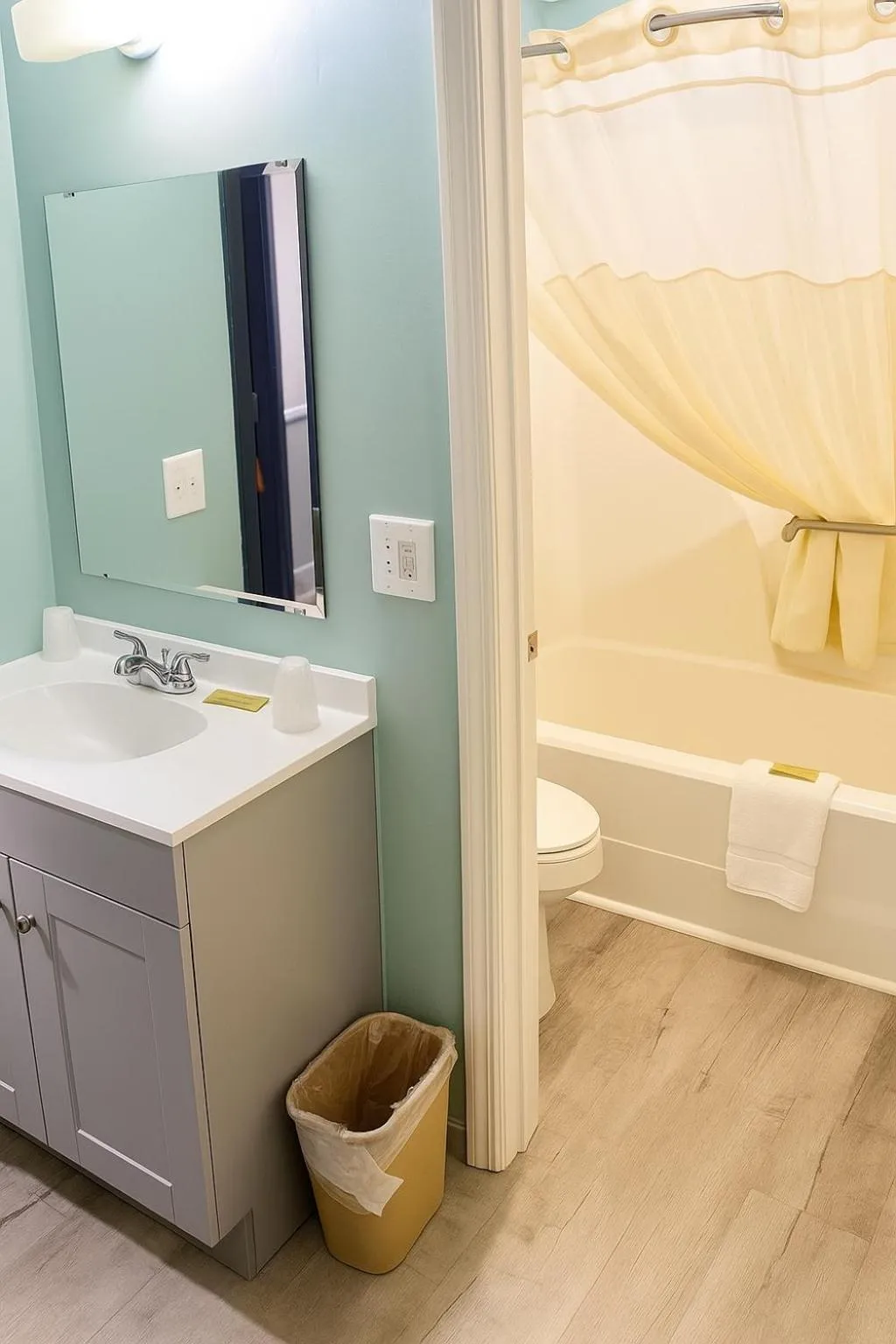 Bathroom in Raceway Inn