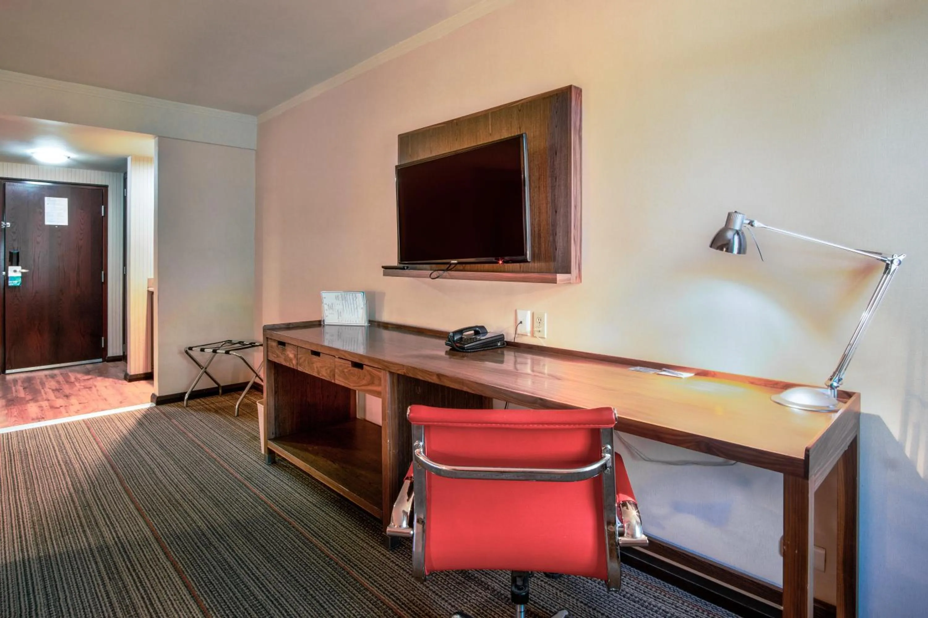 TV and multimedia in Four Points by Sheraton Saltillo