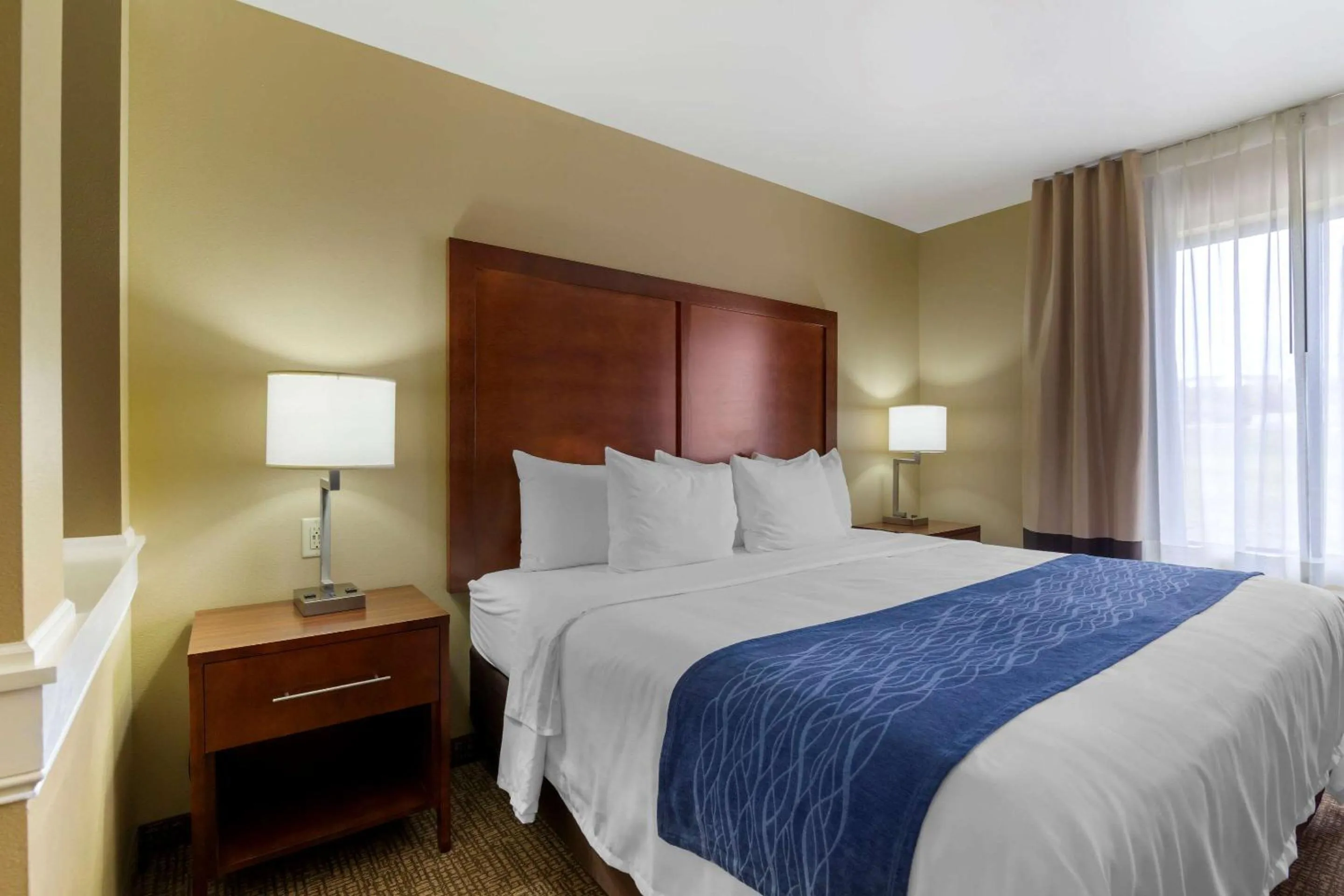 Photo of the whole room, Bed in Comfort Inn & Suites Mandan - Bismarck