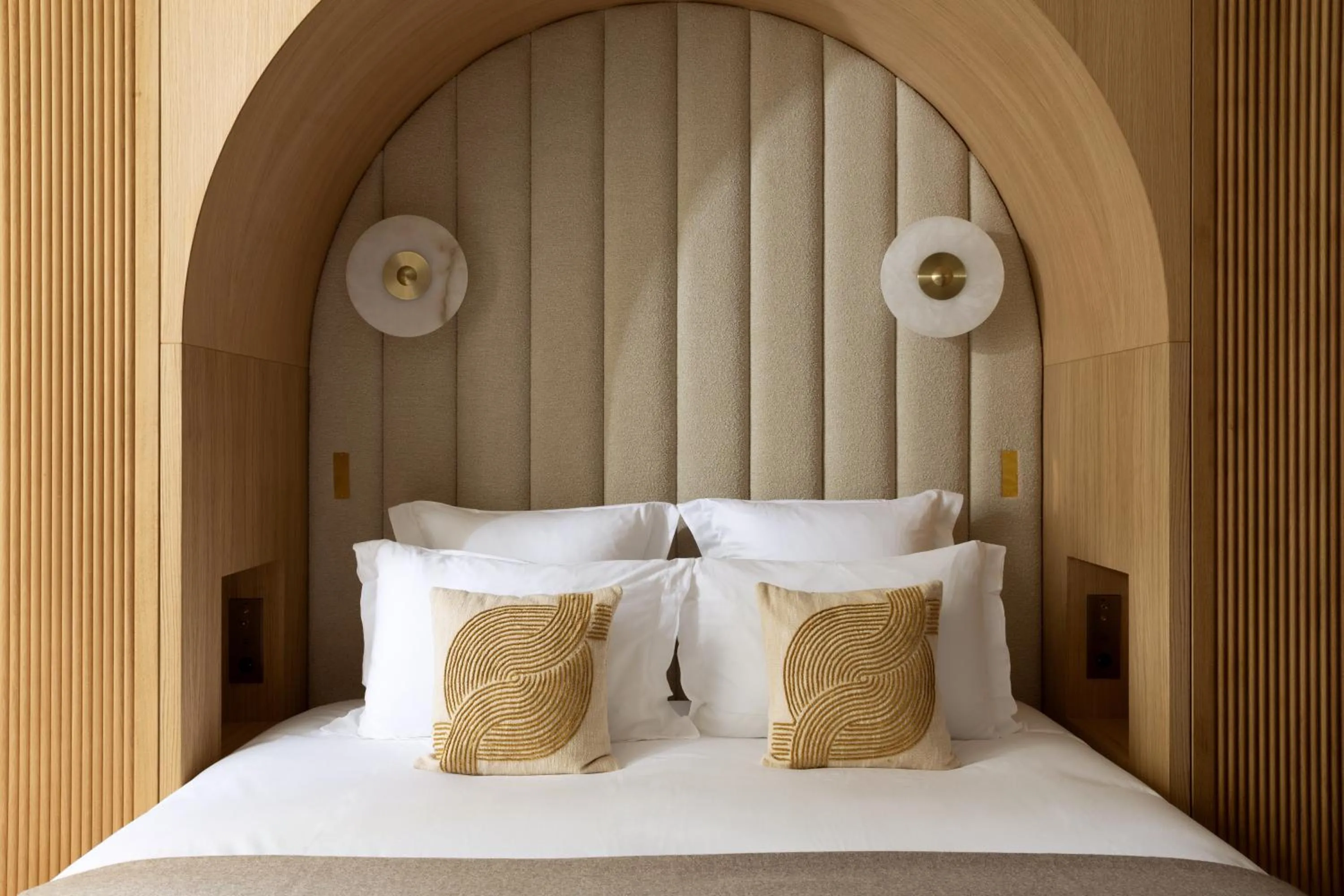 Bed in HIGHSTAY - Luxury Serviced Apartments - Bourse