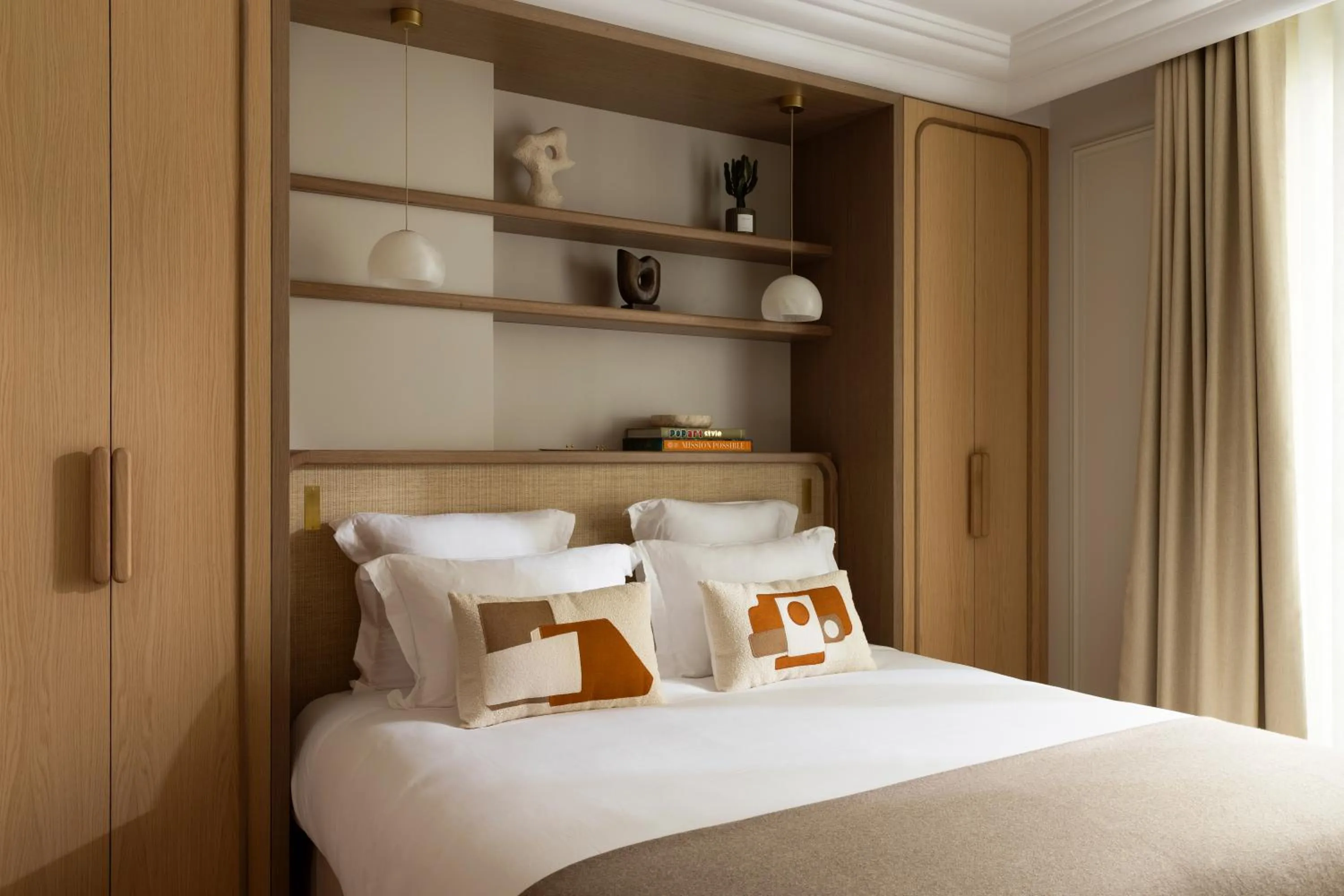 Bed in HIGHSTAY - Luxury Serviced Apartments - Bourse